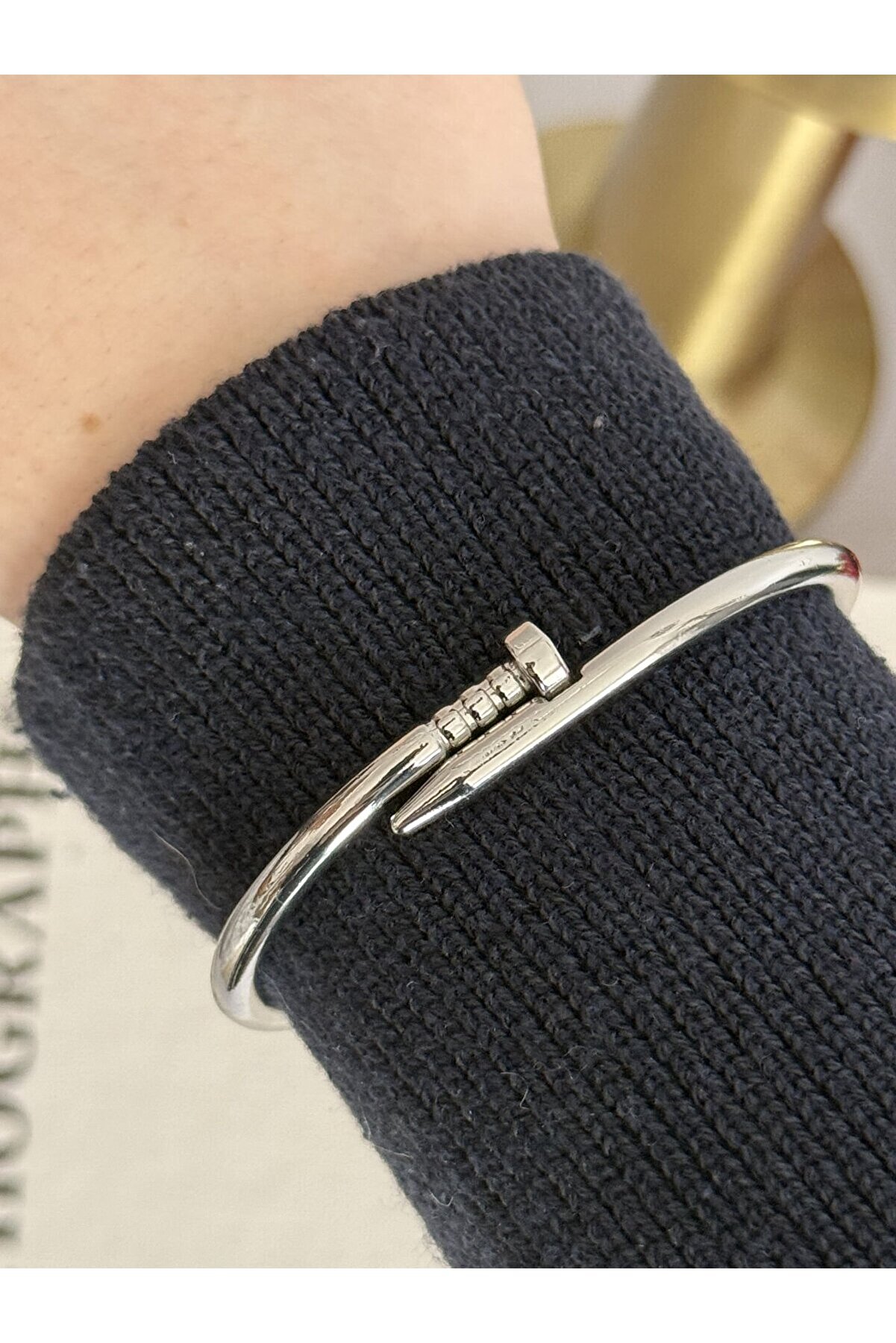 Ateli̇er Emi̇ne Gümüş Çi̇vi̇ Model Kelepçe Bi̇lekli̇k