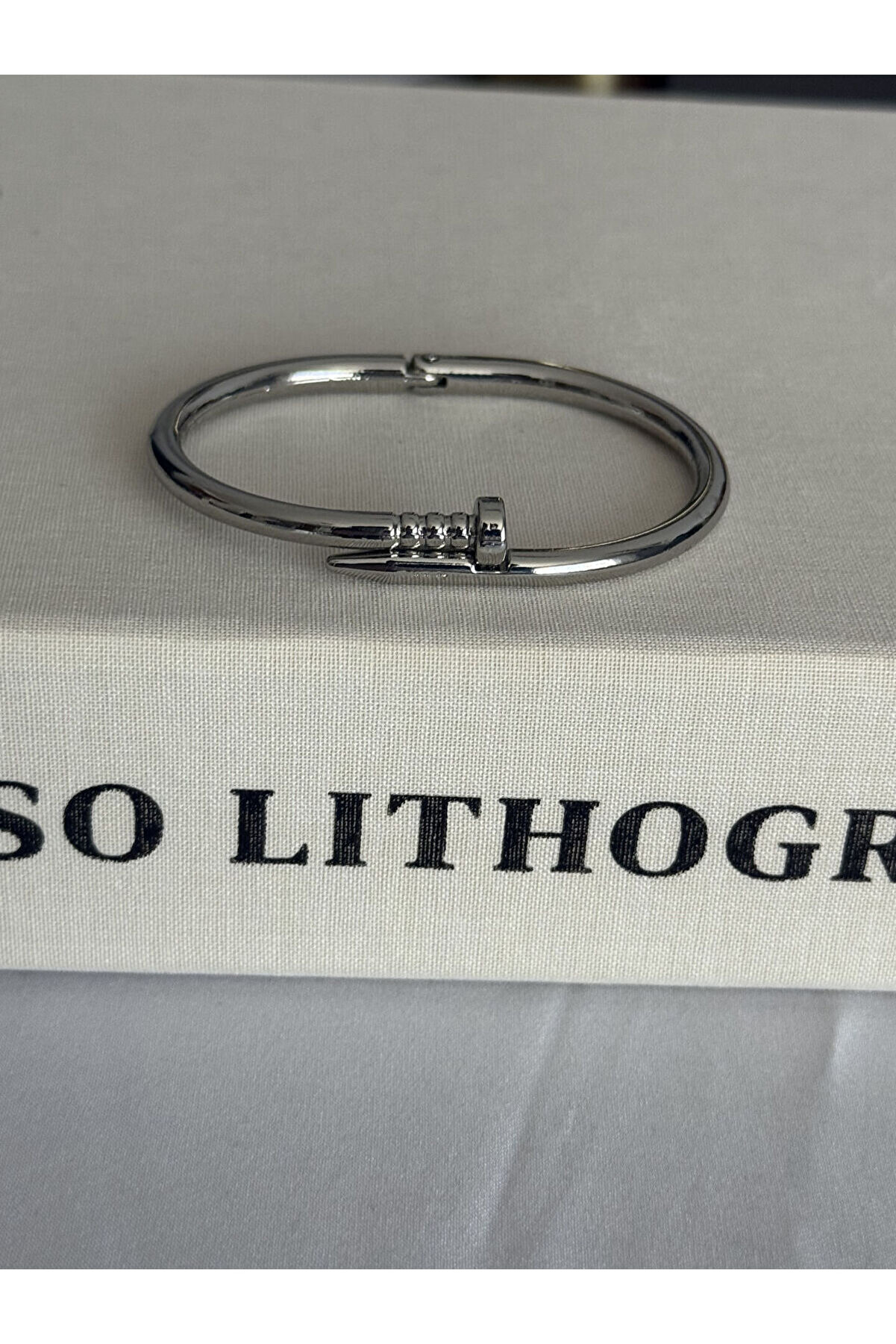 Ateli̇er Emi̇ne Gümüş Çi̇vi̇ Model Kelepçe Bi̇lekli̇k