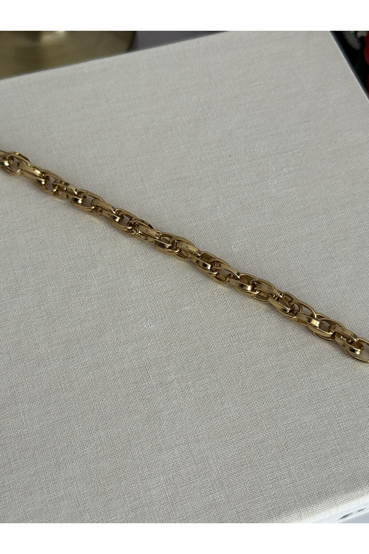 Ateli̇er Emi̇ne Zi̇nci̇r Model Bi̇lekli̇k