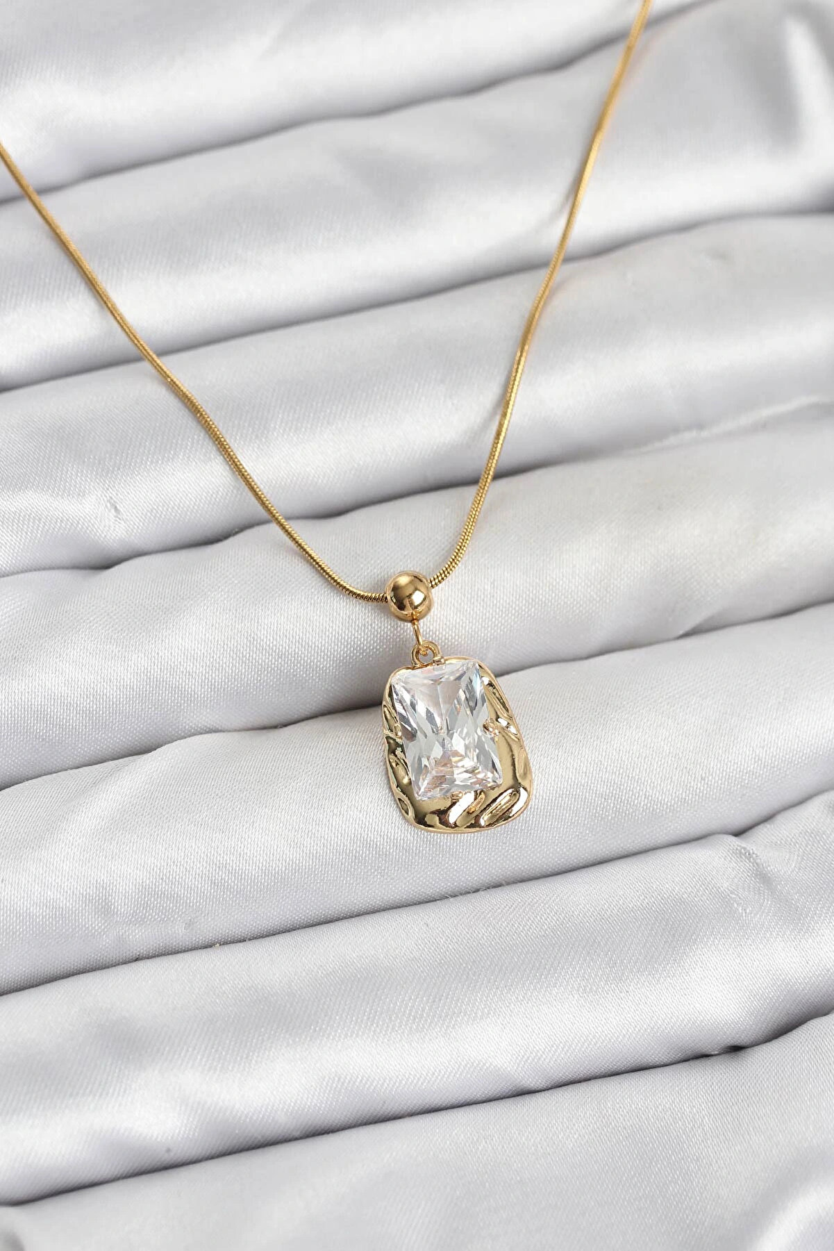 Glımmery Harmonyaura 316L &Ccedil;eli̇k Zi̇nci̇r Gold Renk Zi̇rkon Taşlı Kadın Kolye