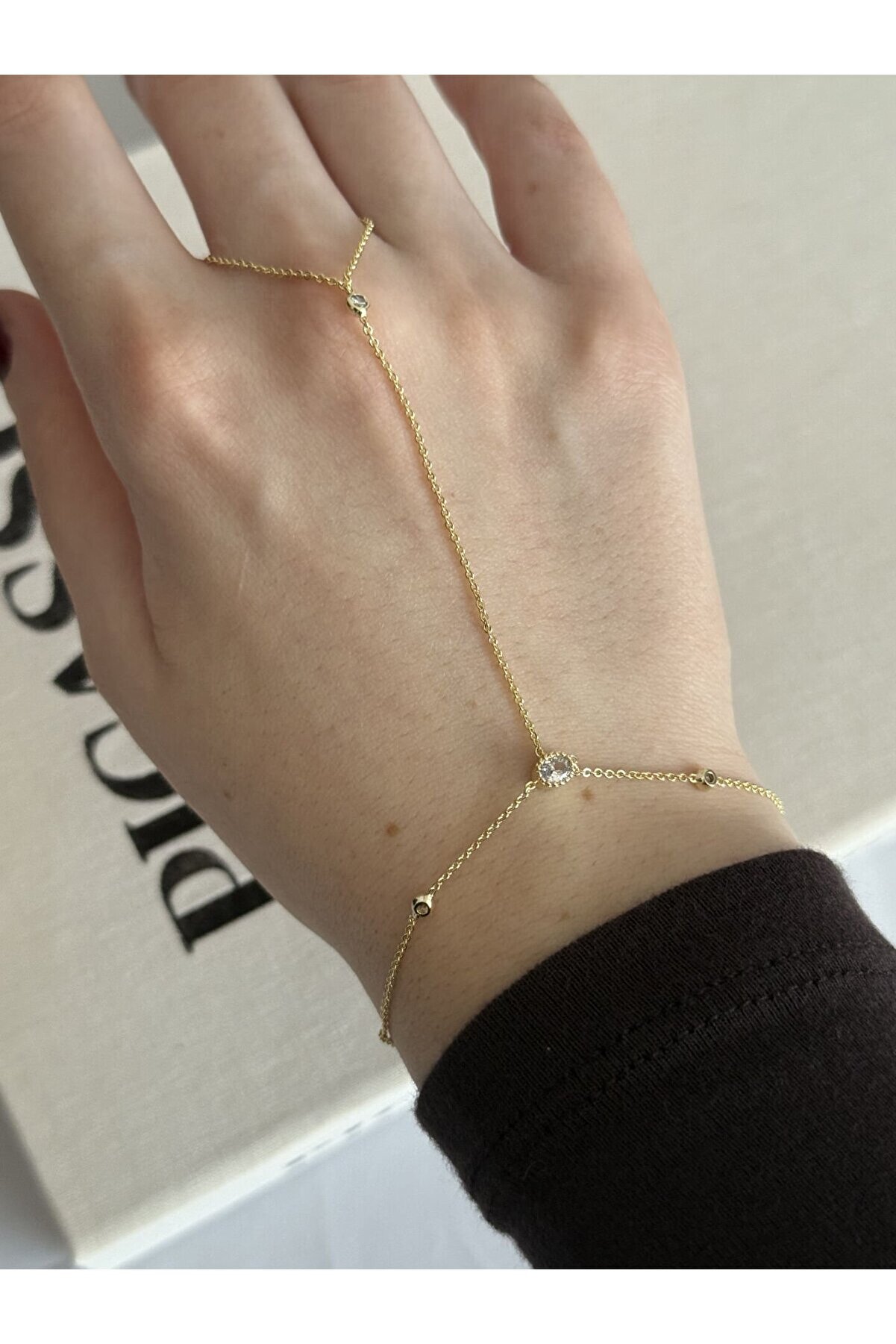 Ateli̇er Emi̇ne Oval Taş Detaylı Şahmeran