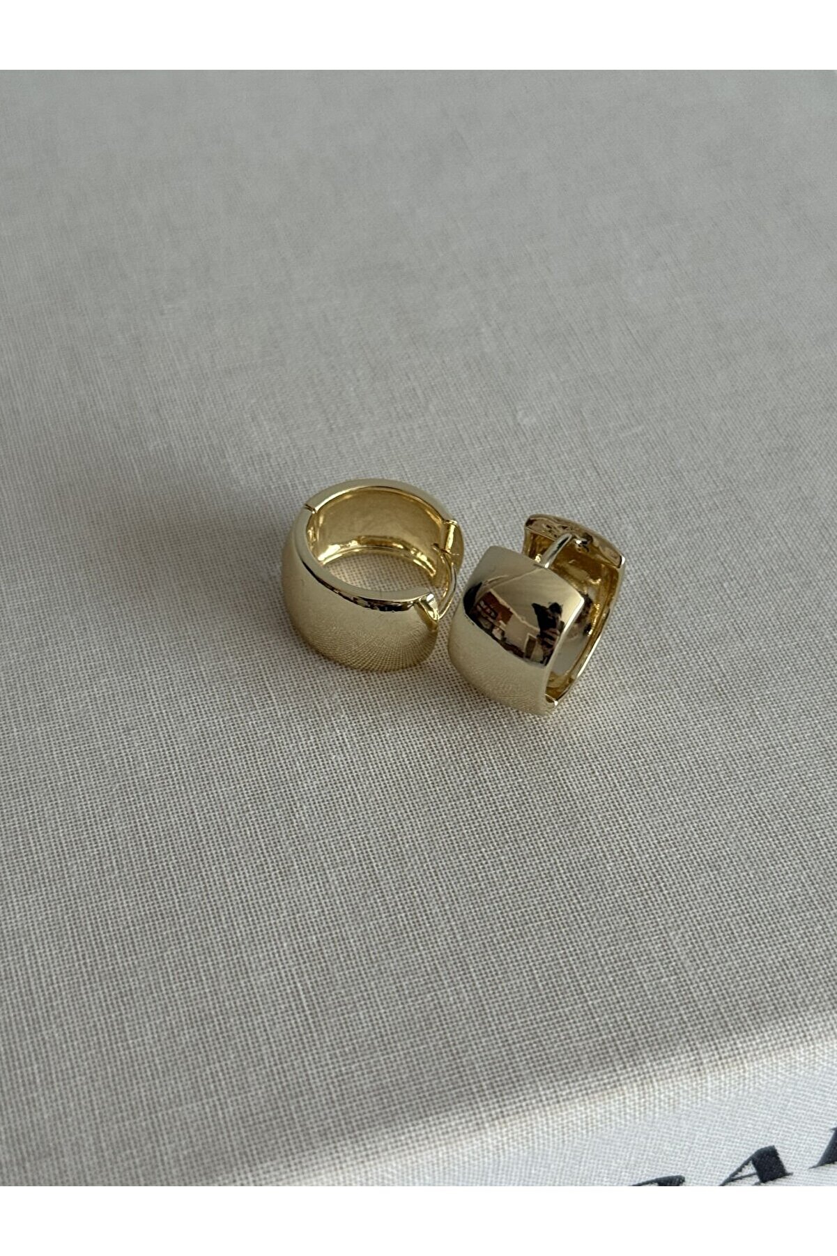 Ateli̇er Emi̇ne İri̇ Bombe Gold Küpe