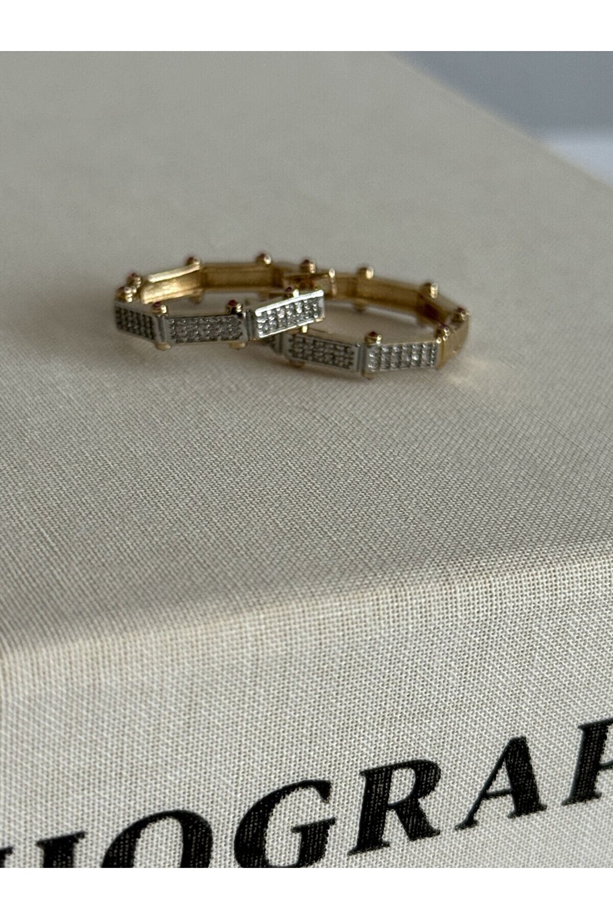 Ateli̇er Emi̇ne Zi̇rkon Detay Çokgen Küpe