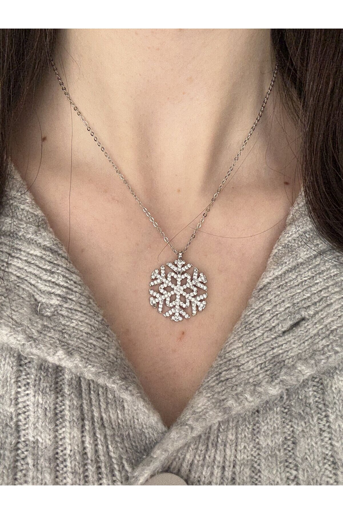 Ateli̇er Emi̇ne İri̇ Kar Tanesi̇ Kolye