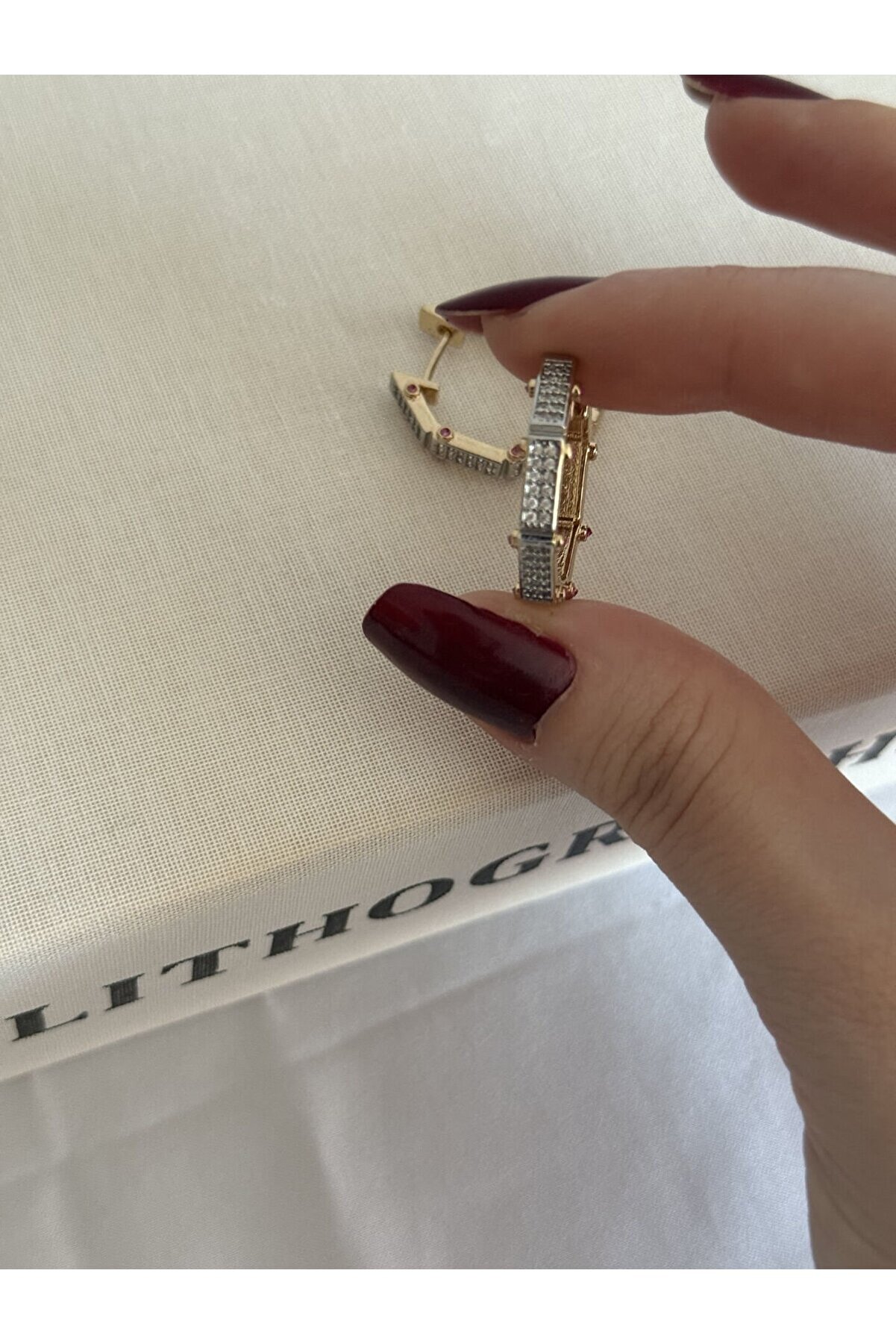 Ateli̇er Emi̇ne Zi̇rkon Detay Çokgen Küpe