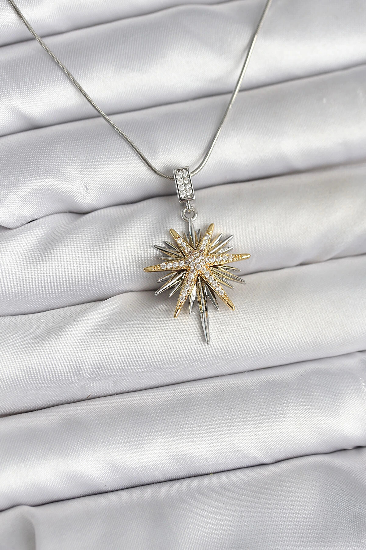 Olmi̇ra Store Harmonyaura 316L &Ccedil;eli̇k Zi̇nci̇r G&uuml;m&uuml;ş Renk Kutup Yıldızı Model Kadın Kolye