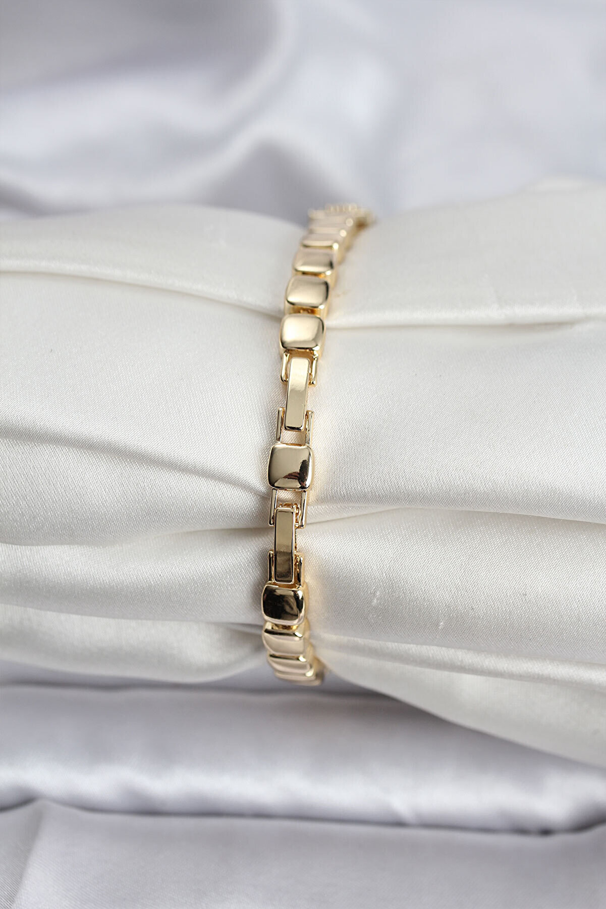 Bi̇juterri̇a 14K Gold Renk Kaplama Zi̇rkon Taşlı Cm Kadın Bi̇lekli̇k