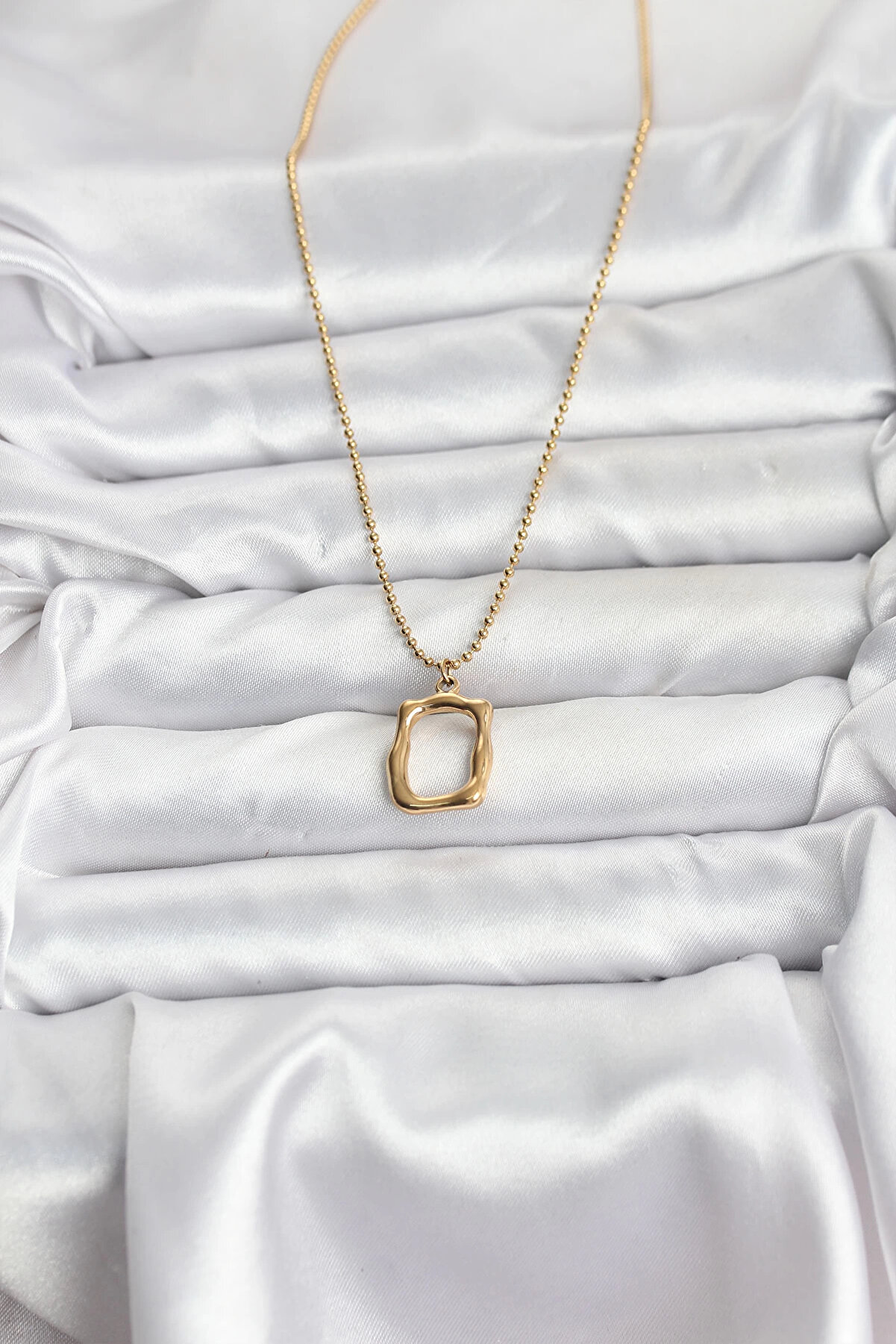 Buti̇k 316L &Ccedil;eli̇k Zi̇nci̇r Gold Renk Model Kadın Kolye