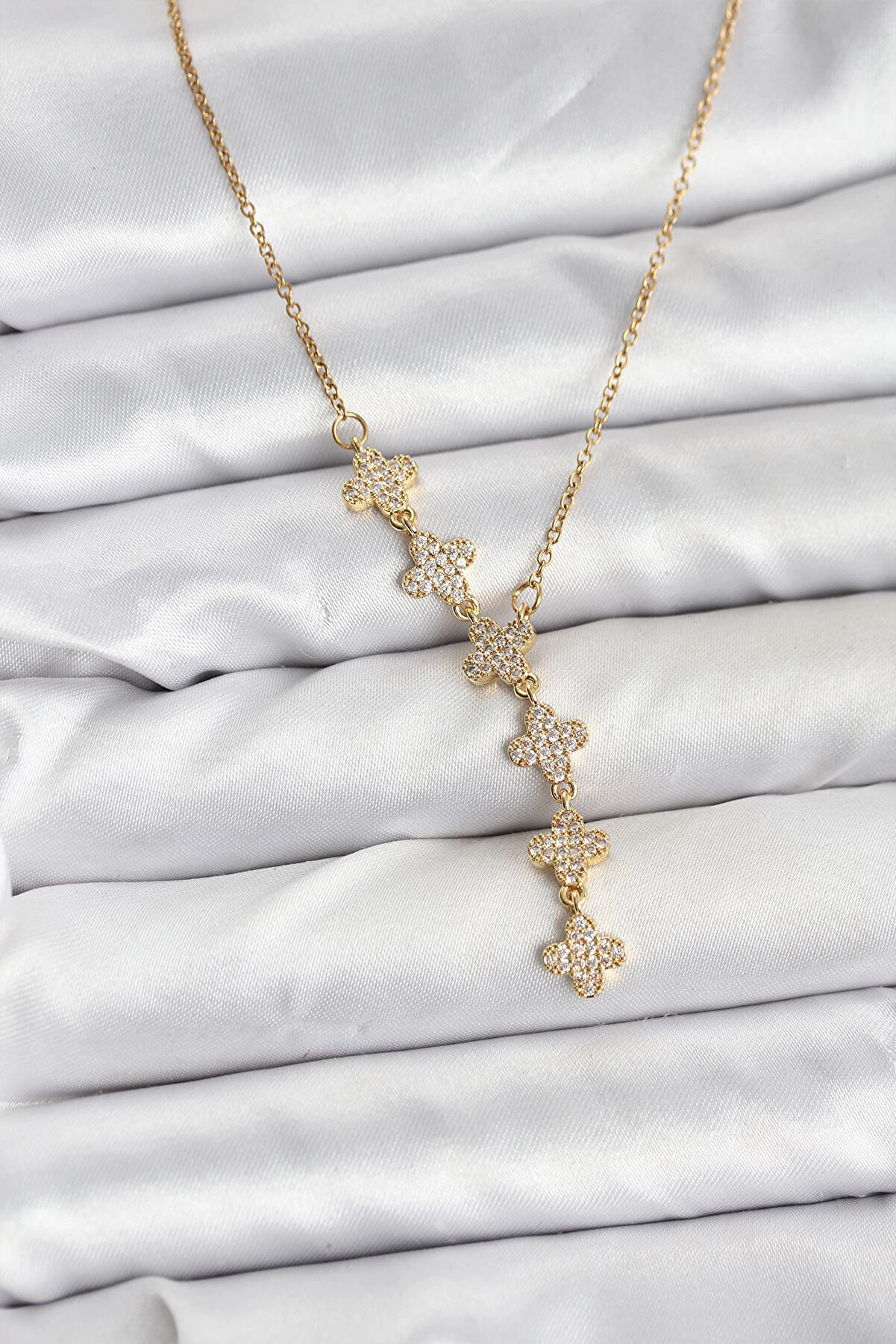 Buti̇k 316L &Ccedil;eli̇k Zi̇nci̇r Gold Renk Yonca Model Kadın Kolye