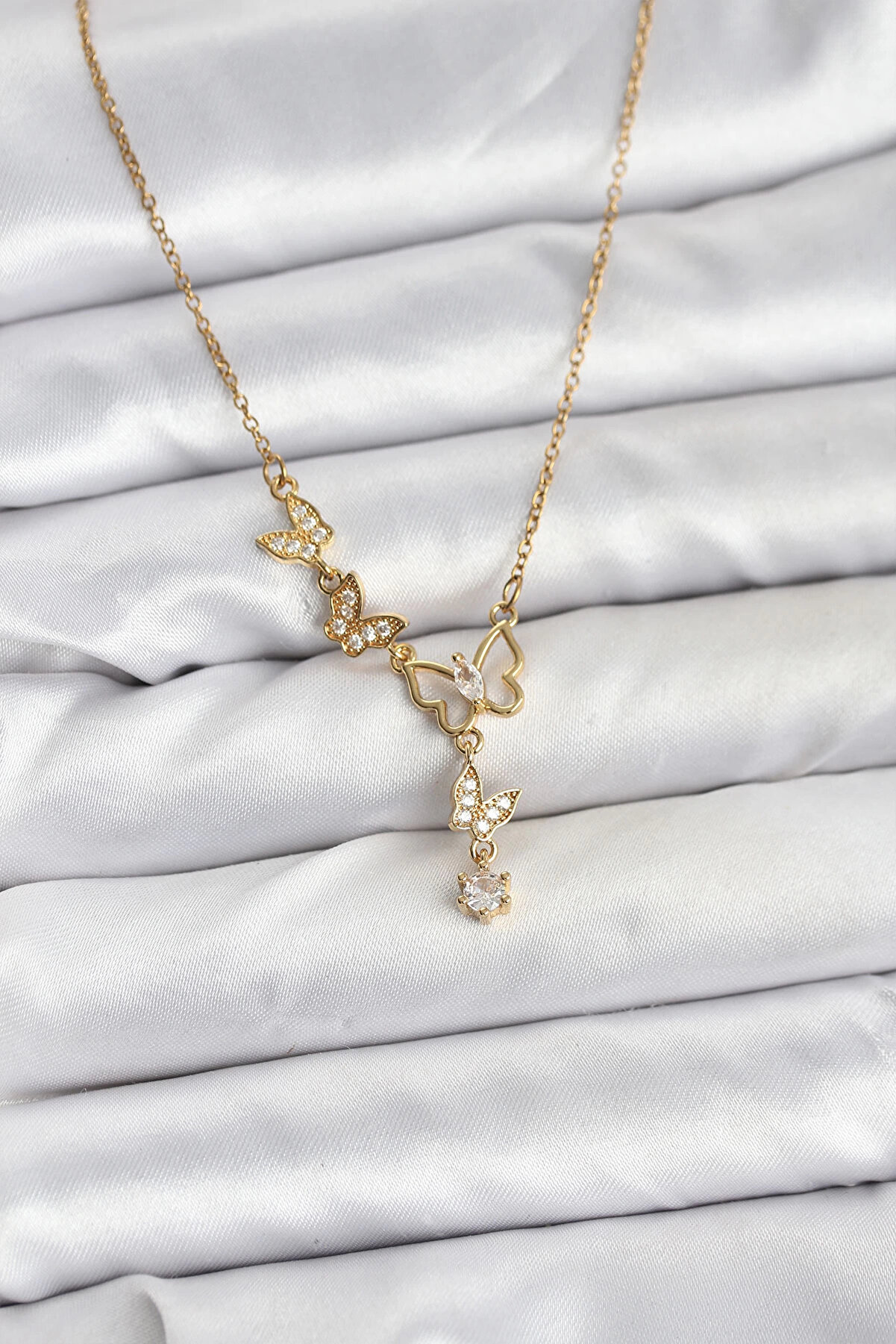 Buti̇k 316L &Ccedil;eli̇k Zi̇nci̇r Gold Renk Kelebek Model Kadın Kolye