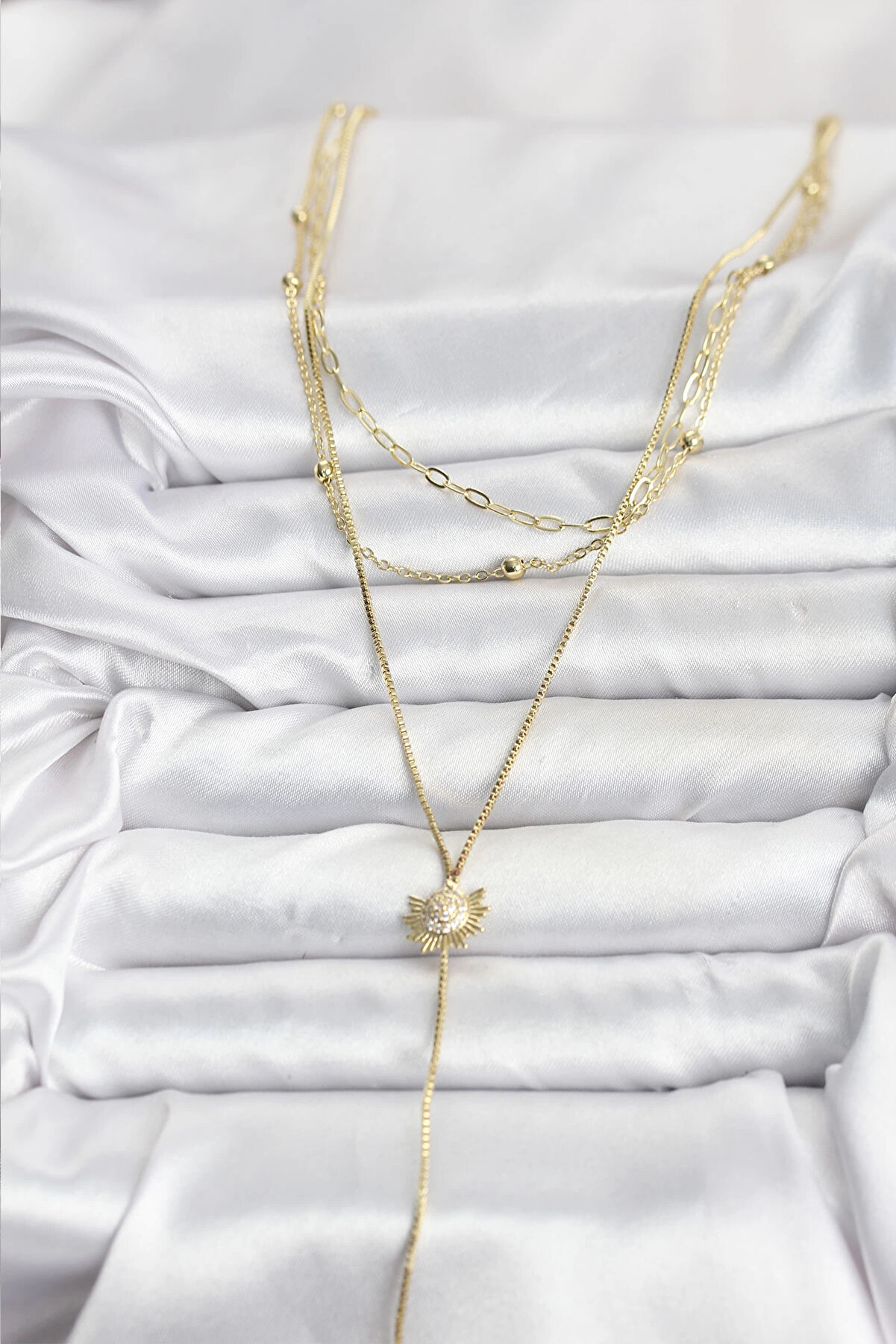 Buti̇k Pi̇ri̇n&ccedil; Gold Renk Zi̇rkon Taşlı G&uuml;neş Model Detaylı 3 L&uuml; Kombi̇n Y Kadın Kolye