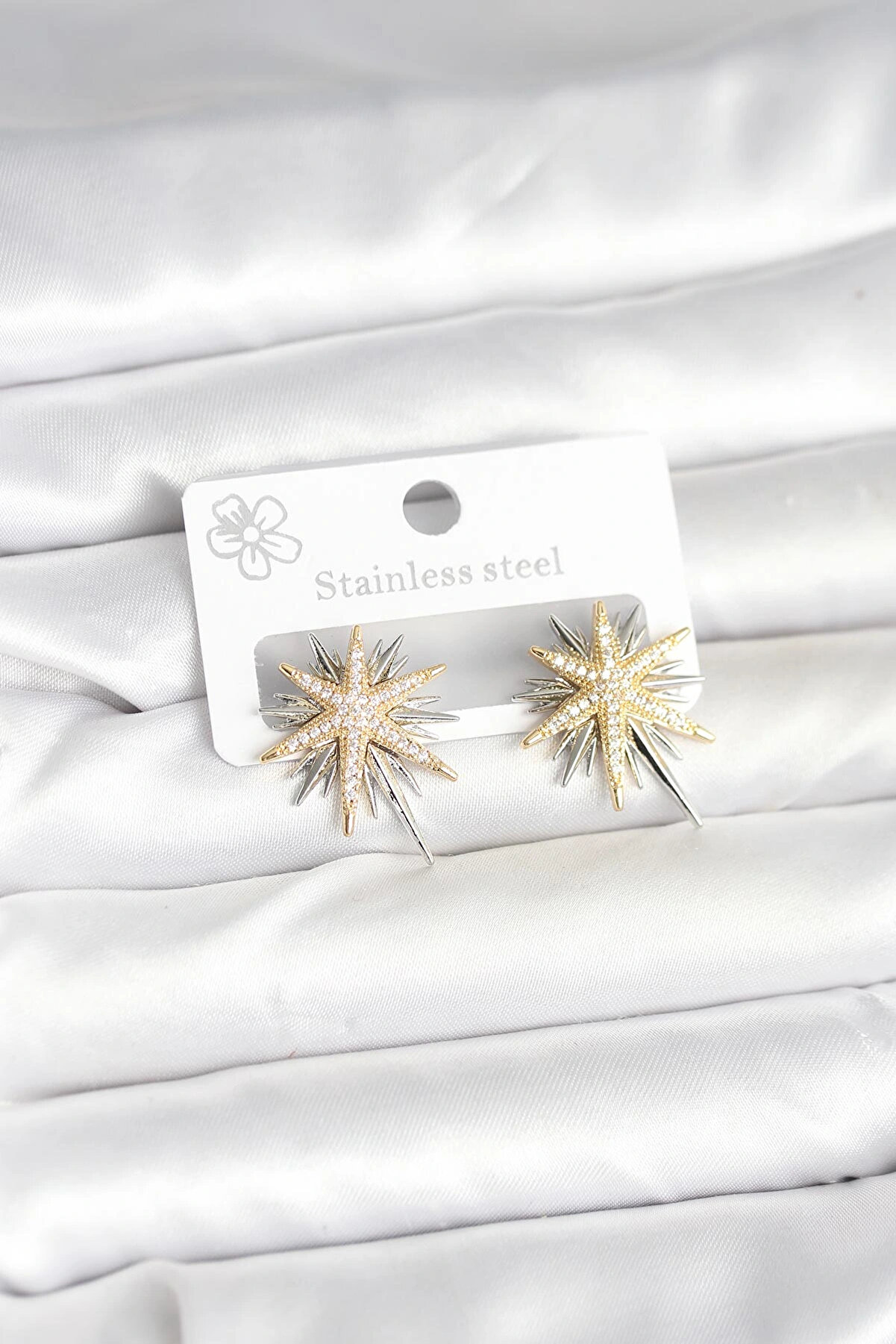 Buti̇k Pi̇ri̇n&ccedil; G&uuml;m&uuml;ş Renk Kutup Yıldızı Kadın K&uuml;pe