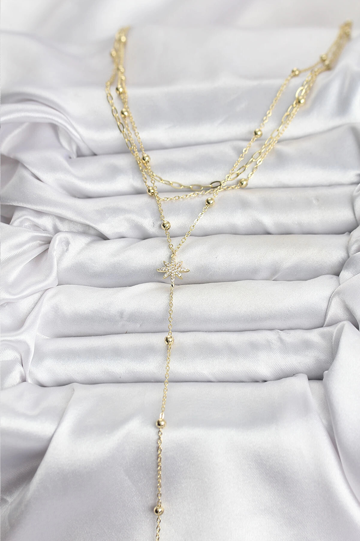 Buti̇k Pi̇ri̇n&ccedil; Gold Renk Kutup Yıldızı Detaylı 3 L&uuml; Kombi̇n Kadın Kolye