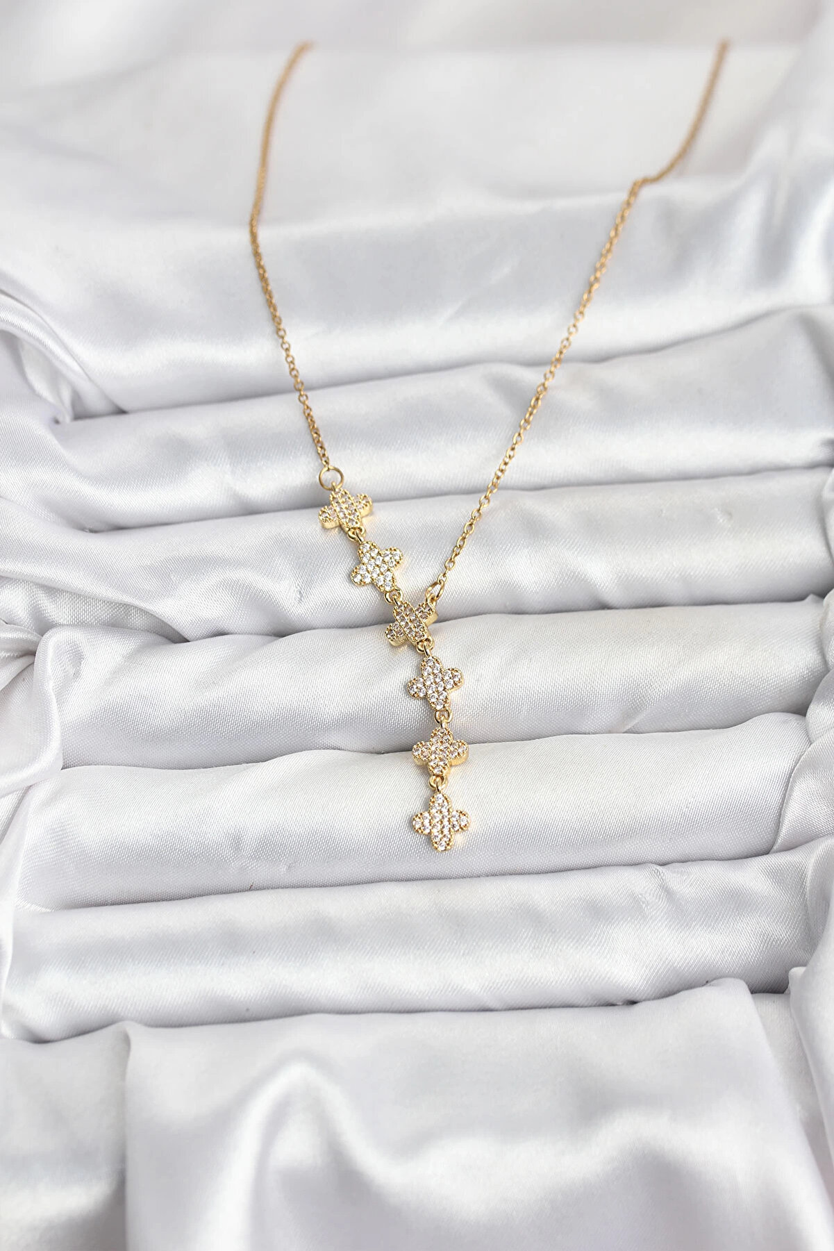 Buti̇k 316L &Ccedil;eli̇k Zi̇nci̇r Gold Renk Yonca Model Kadın Kolye