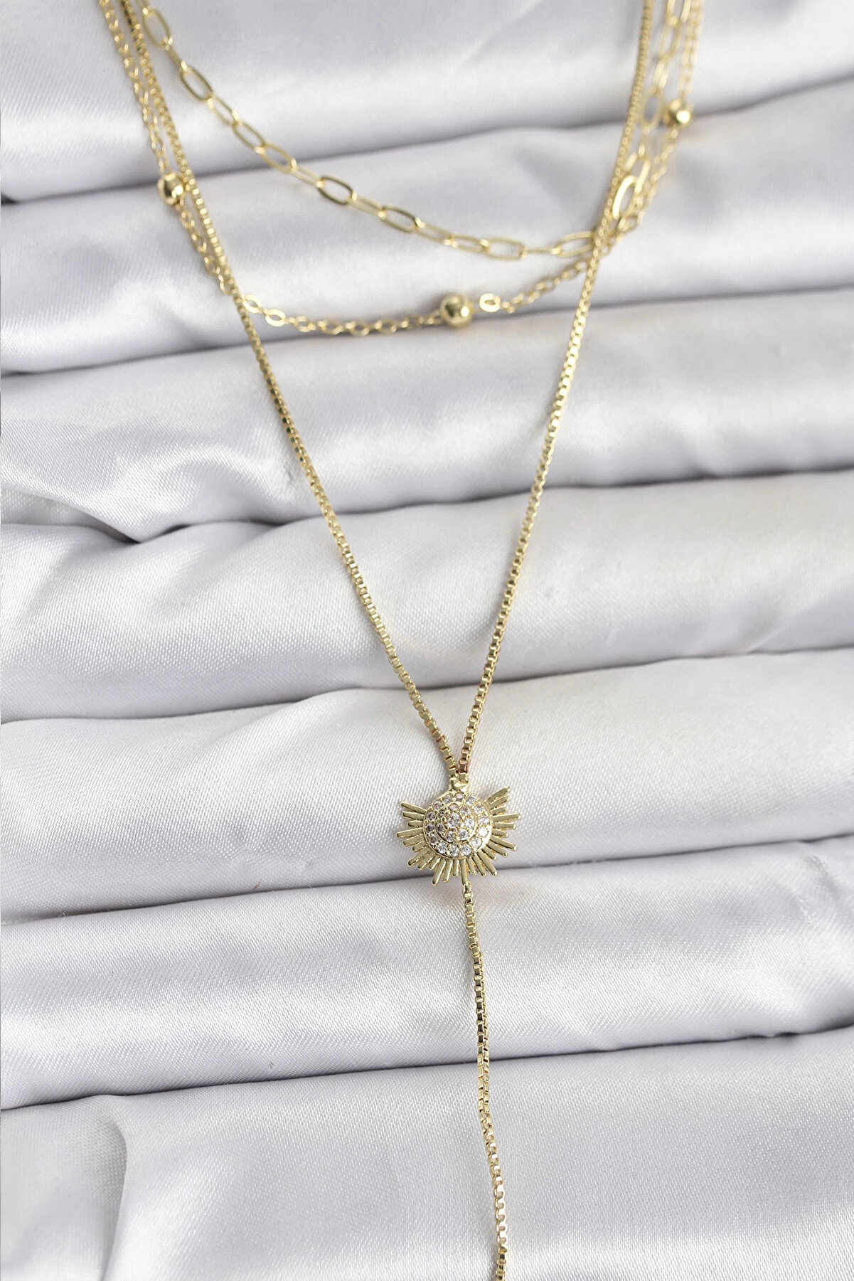 Buti̇k Pi̇ri̇n&ccedil; Gold Renk Zi̇rkon Taşlı G&uuml;neş Model Detaylı 3 L&uuml; Kombi̇n Y Kadın Kolye