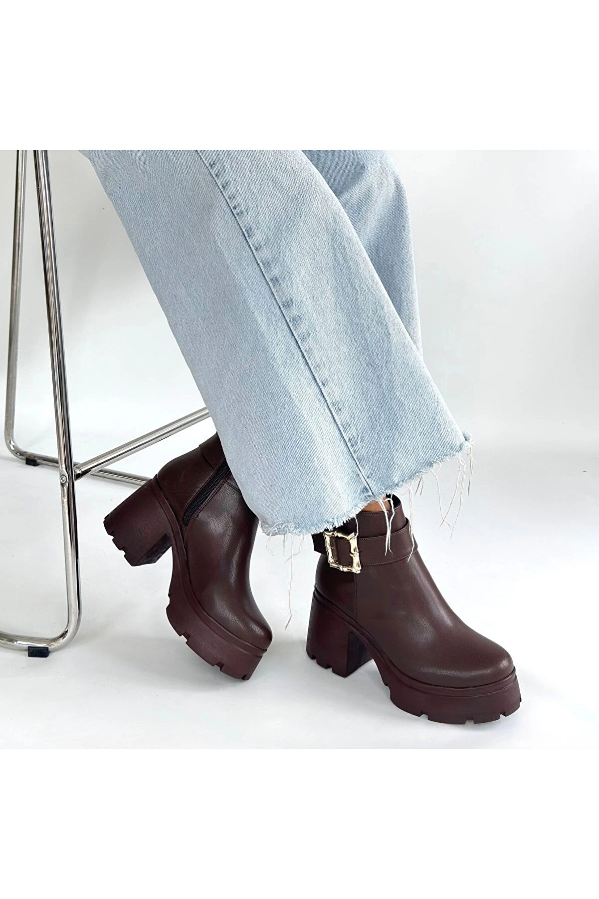 Buti̇k Pi̇nma Kahverengi̇ Ci̇lt Topuklu Bot