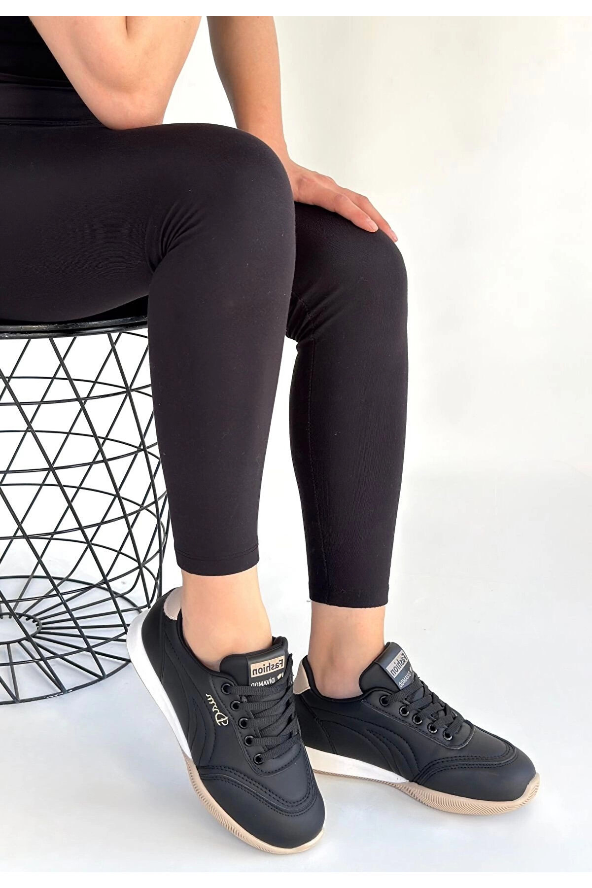 Buti̇k Tawen Si̇yah Ci̇lt Bej Tabanlı Bağcıklı Spor Ayakkabı