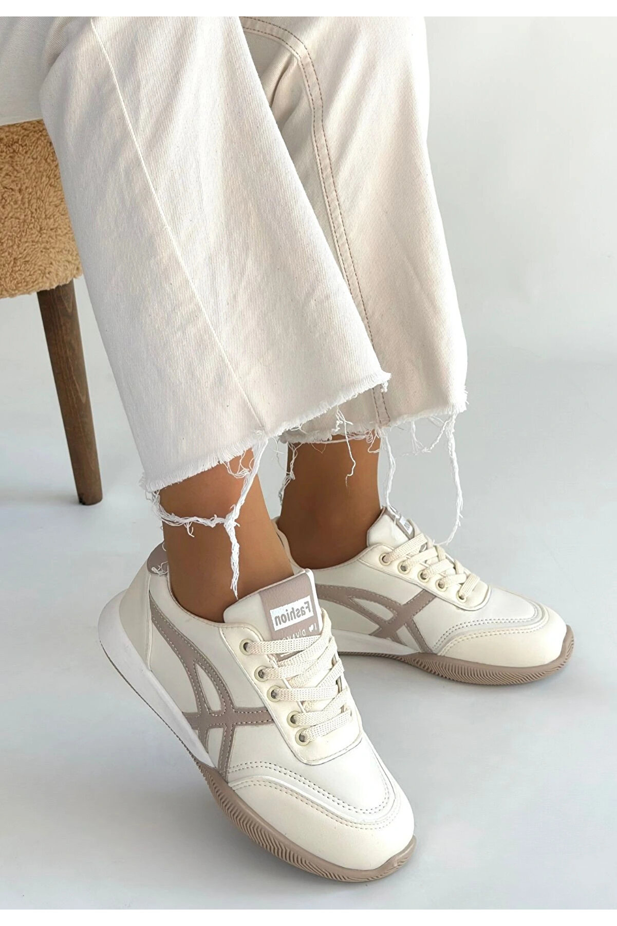 Buti̇k Zlay Bej Ci̇lt Vi̇zon Detaylı Bağcıklı Spor Ayakkabı