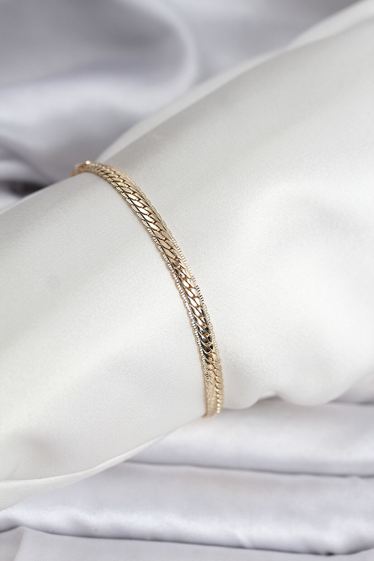 Wi̇ndora 14K Gold Renk Kaplama Lazer Ezme Zi̇nci̇r Model Cm Kadın Bi̇lekli̇k