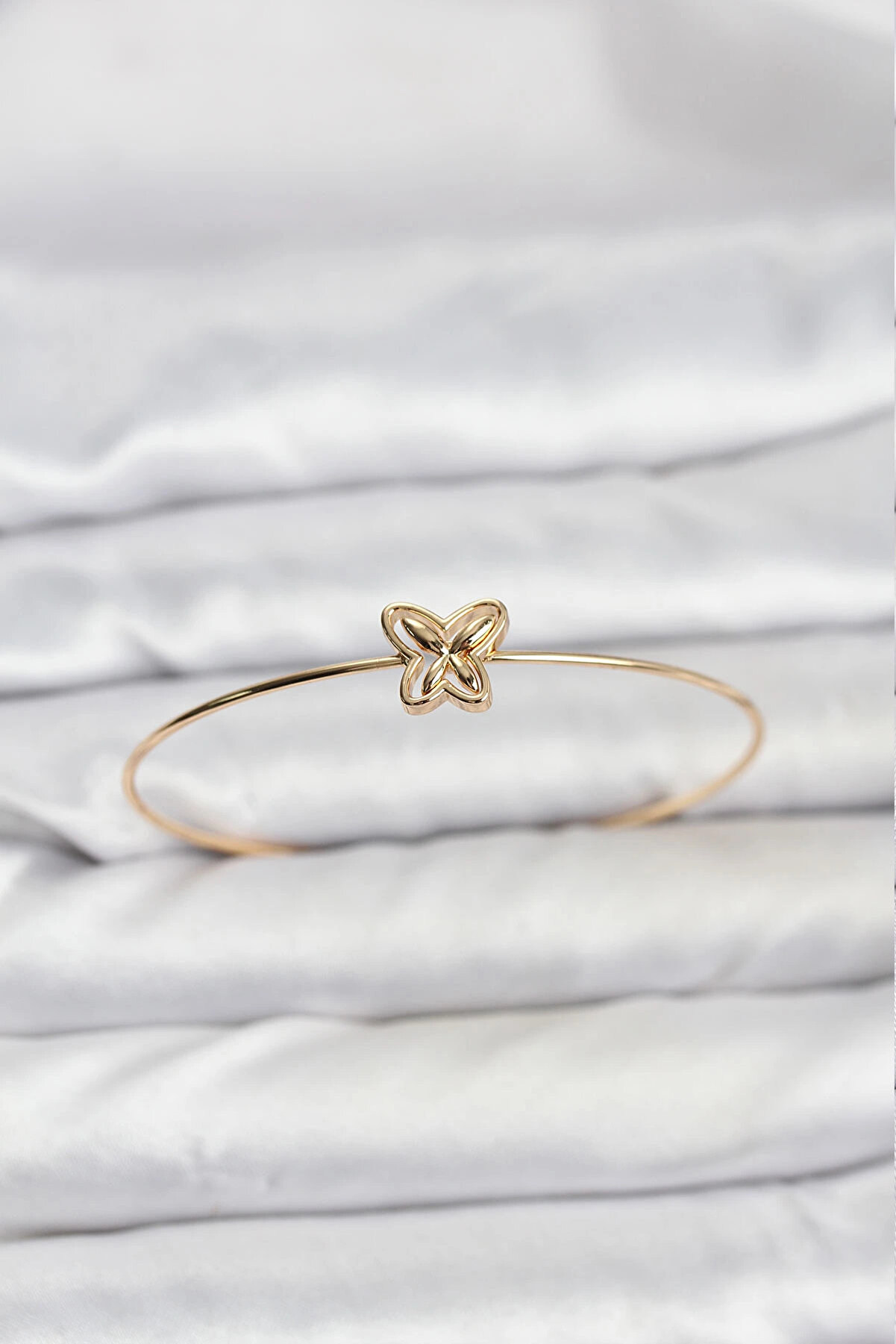 Buti̇k Kelebek Model Gold Renk Bi̇lekli̇k