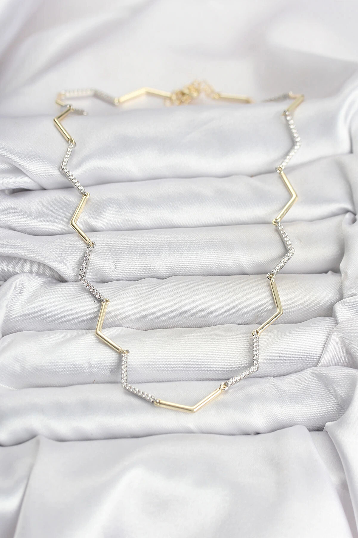 Buti̇k Vıp Seri̇ Zi̇kzak Model Kadın Kolye