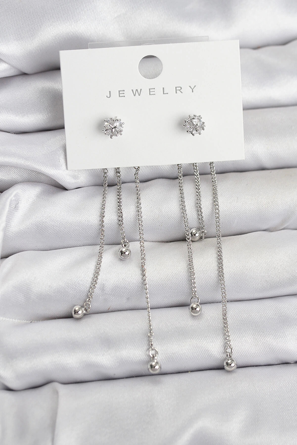 Buti̇k Top&ccedil;uk Model G&uuml;m&uuml;ş Renk Pi̇ri̇n&ccedil; Sallantılı Kadın K&uuml;pe Seti̇