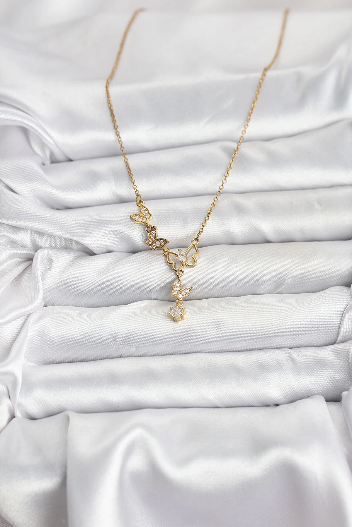 Buti̇k 316L &Ccedil;eli̇k Zi̇nci̇r Gold Renk Kelebek Model Kadın Kolye