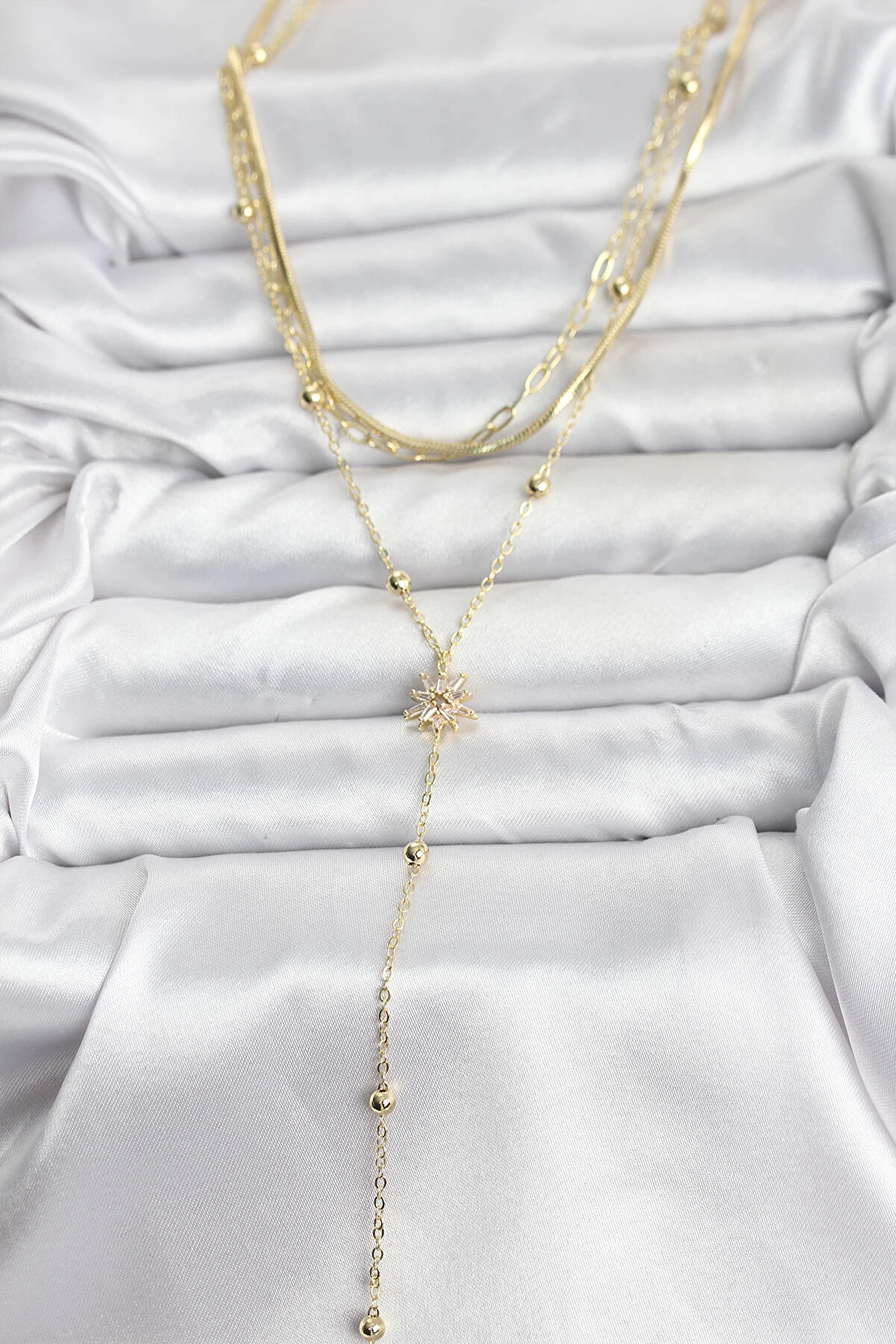 Buti̇k Pi̇ri̇n&ccedil; Gold Renk Kutup Yıldızı Model Detaylı 3 L&uuml; Kombi̇n Y Kadın Kolye