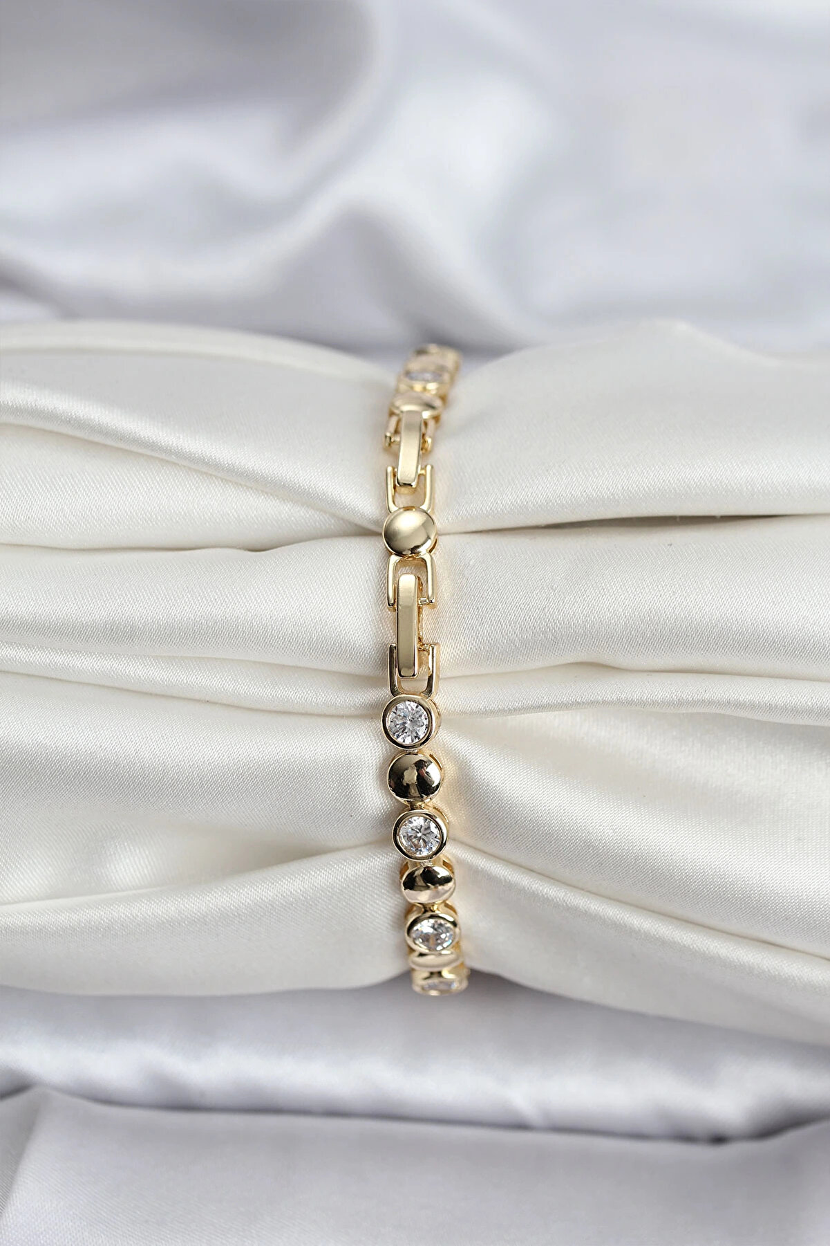 Sorvi̇enne 14K Gold Renk Kaplama Zi̇rkon Taşlı Cm Kadın Bi̇lekli̇k