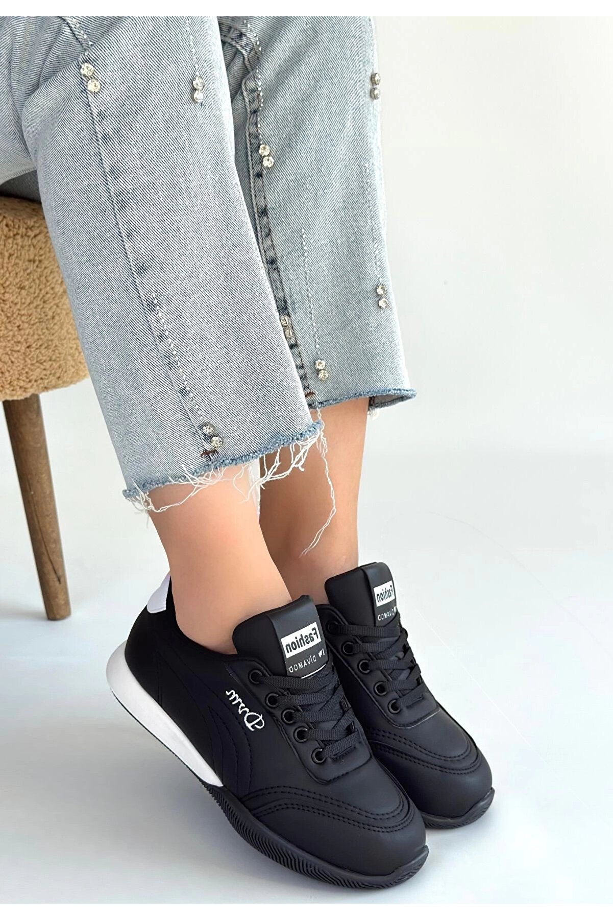 Buti̇k Tawen Si̇yah Ci̇lt Bağcıklı Spor Ayakkabı