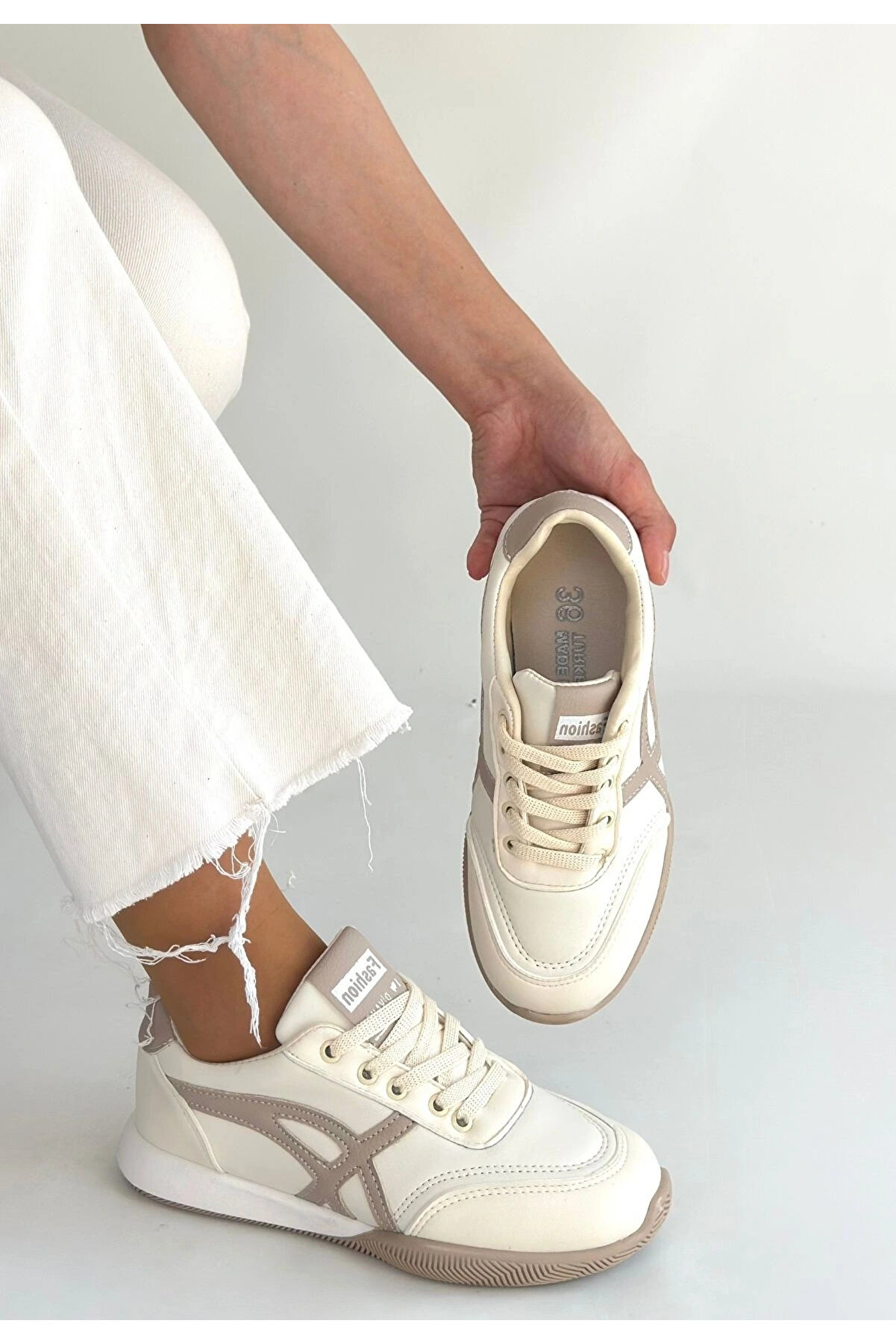 Buti̇k Zlay Bej Ci̇lt Vi̇zon Detaylı Bağcıklı Spor Ayakkabı