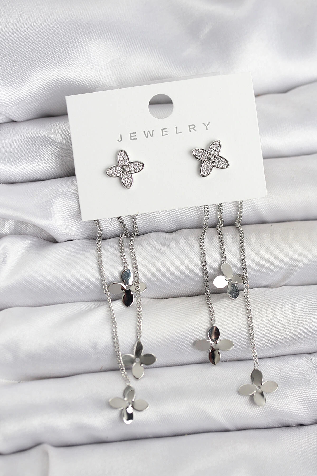 Buti̇k Lotus Model G&uuml;m&uuml;ş Renk Pi̇ri̇n&ccedil; Sallantılı Kadın K&uuml;pe