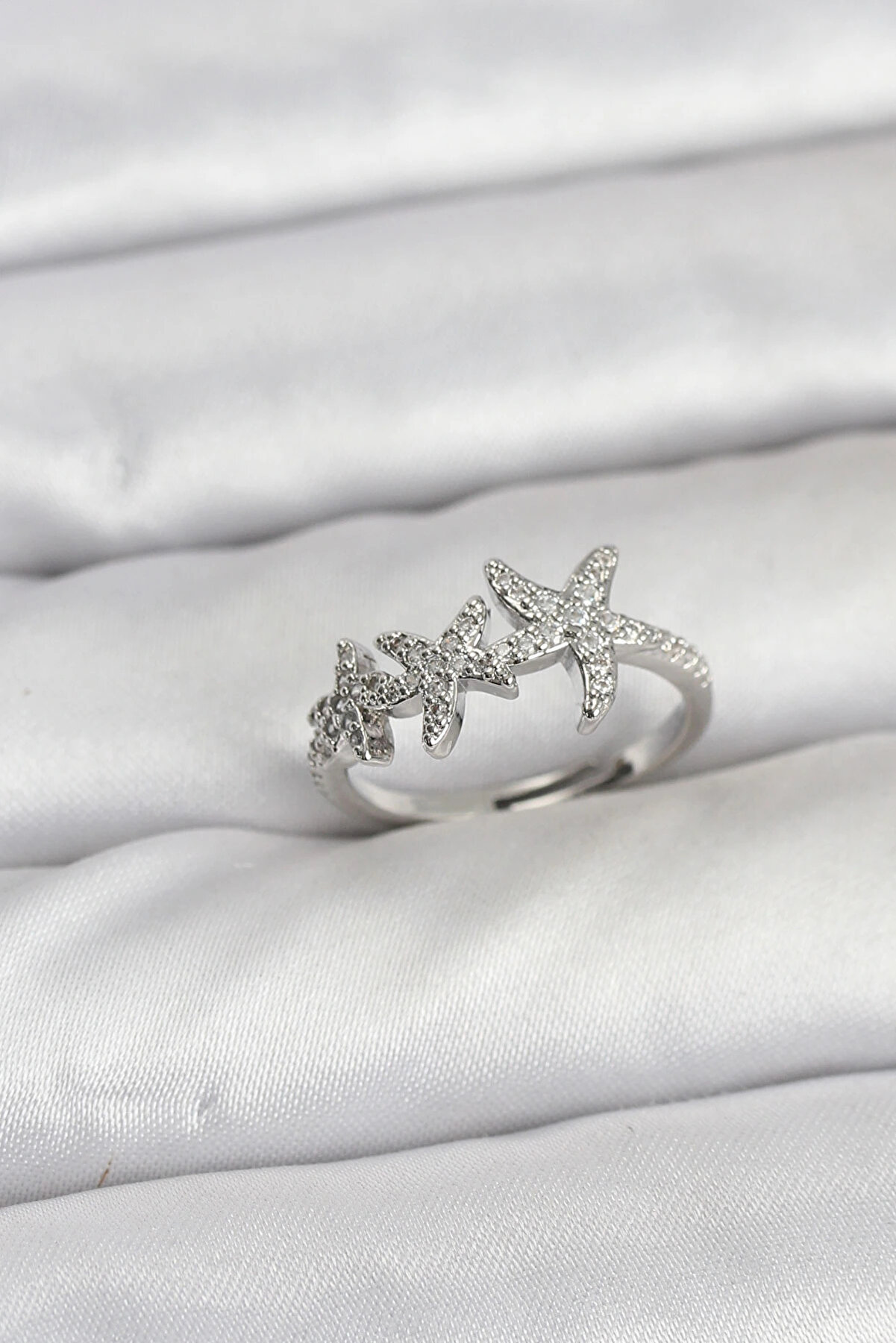 Buti̇k Pi̇ri̇n&ccedil; Yıldız Model G&uuml;m&uuml;ş Renk Kadın Y&uuml;z&uuml;k