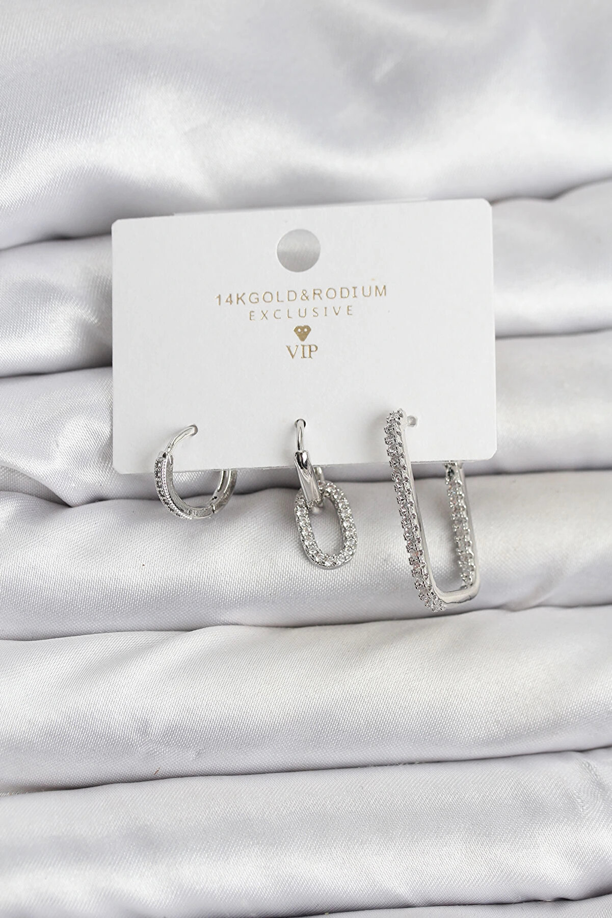 Buti̇k G&uuml;m&uuml;ş Renk Zi̇rkon Taşlı 3 L&uuml; Kadın K&uuml;pe Seti̇