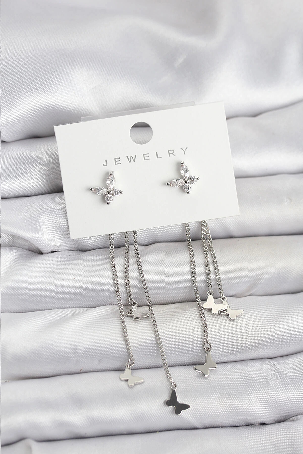 Buti̇k Kelebek Model G&uuml;m&uuml;ş Renk Pi̇ri̇n&ccedil; Sallantılı Kadın K&uuml;pe