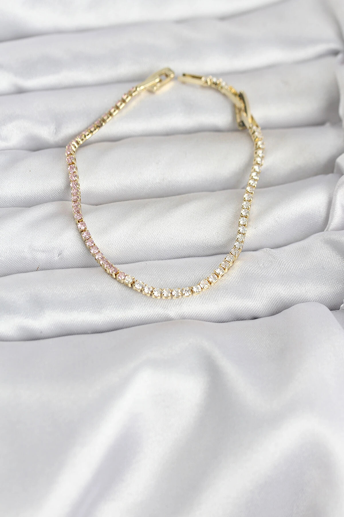 Buti̇k Pembe Ve Beyaz Zi̇rkon Taşlı Gold Renk Su Yolu Kadın Bi̇lekli̇k