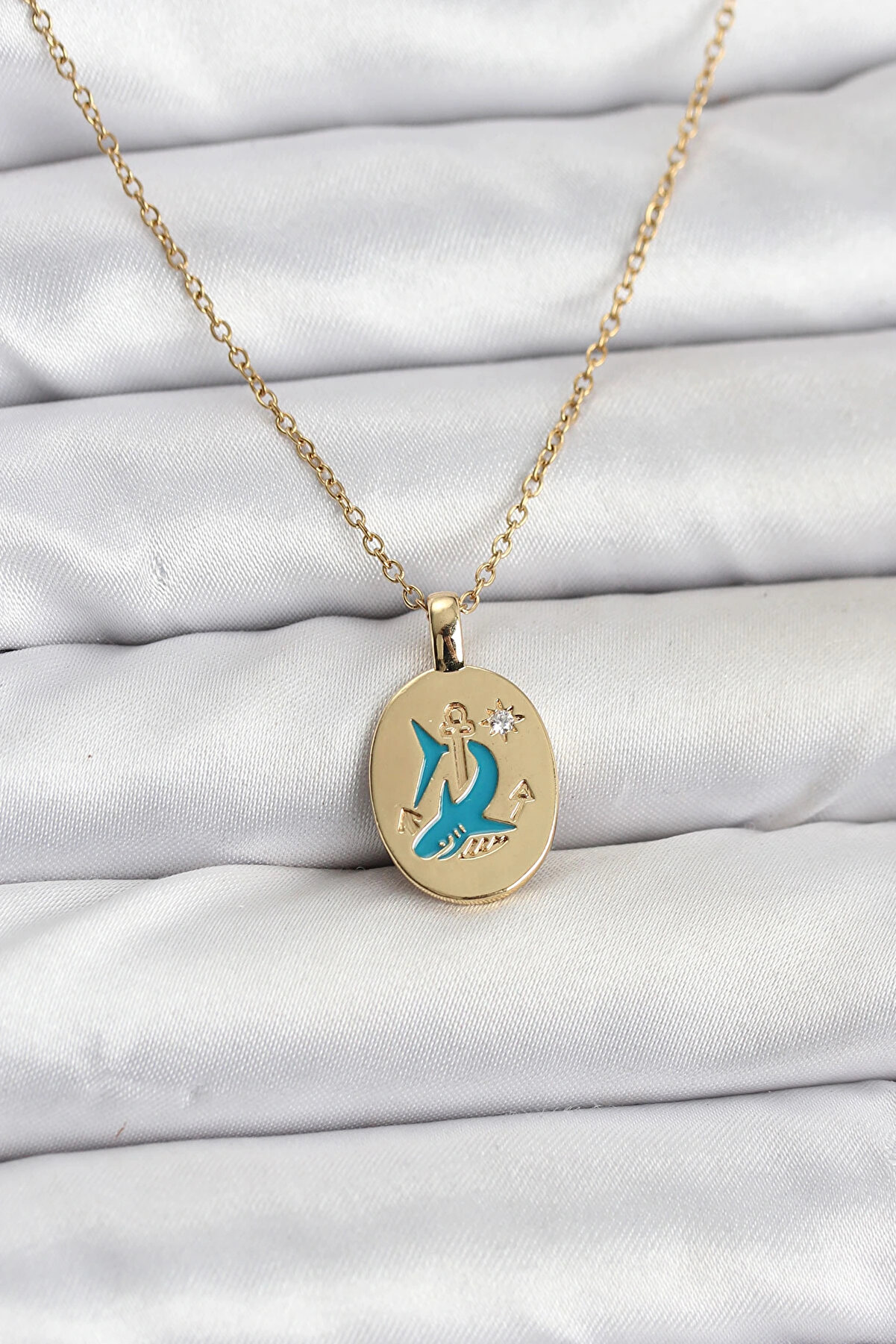 Buti̇k 316L &Ccedil;eli̇k Zi̇nci̇r Gold Renk Shark Fi̇g&uuml;r Kadın Kolye