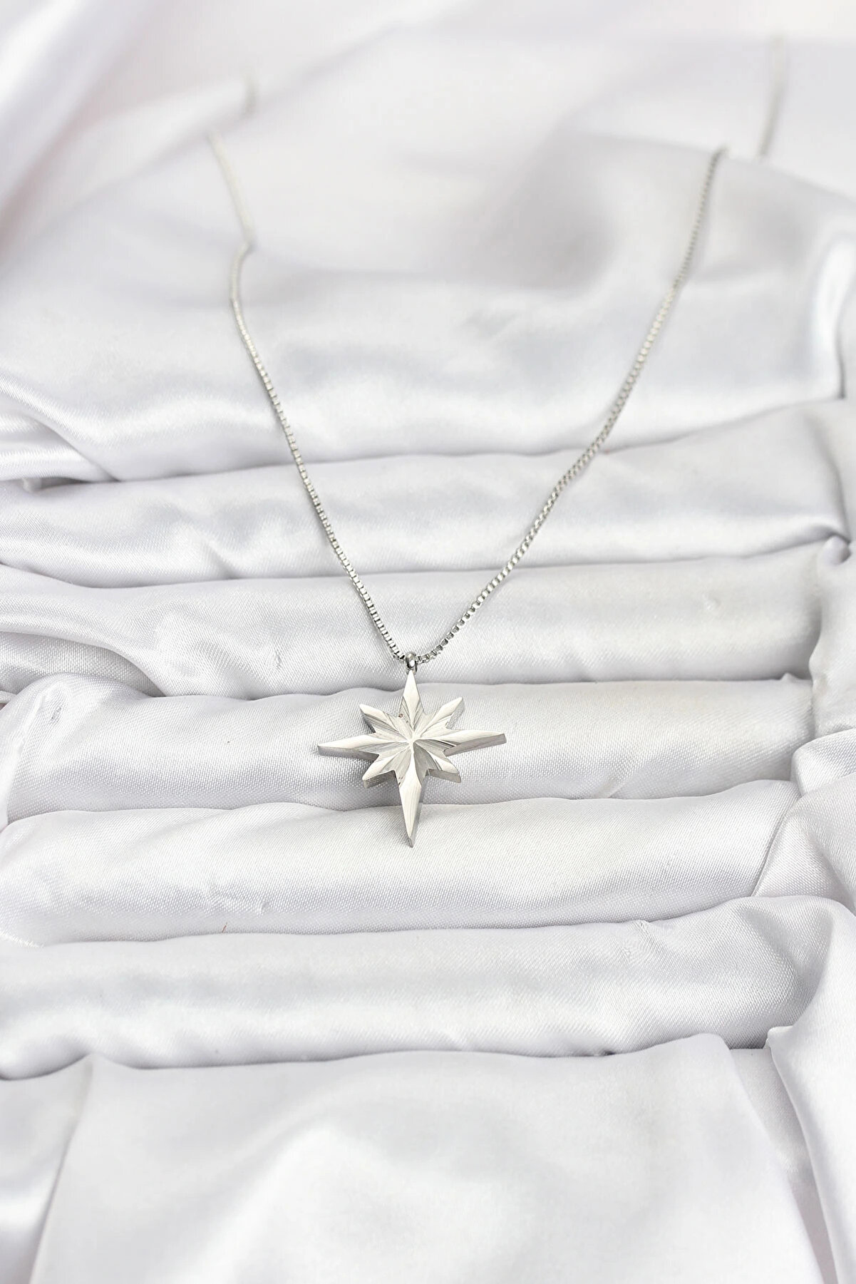 Buti̇k 316L &Ccedil;eli̇k Zi̇nci̇r G&uuml;m&uuml;ş Renk Kutup Yıldızı Model 60 Cm Zi̇nci̇r Kadın Kolye