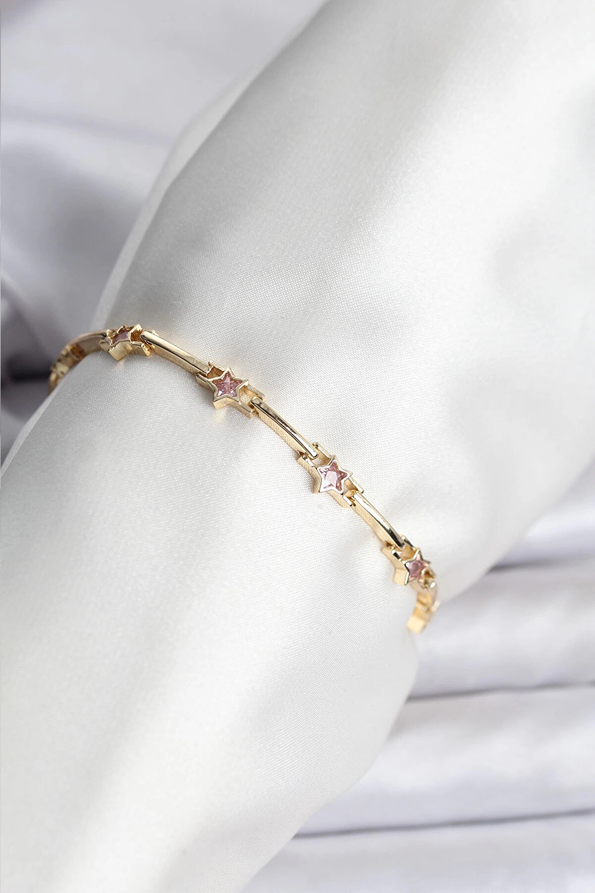 Buti̇k Yıldız Model Gold Renk Pi̇ri̇n&ccedil; Bi̇lekli̇k