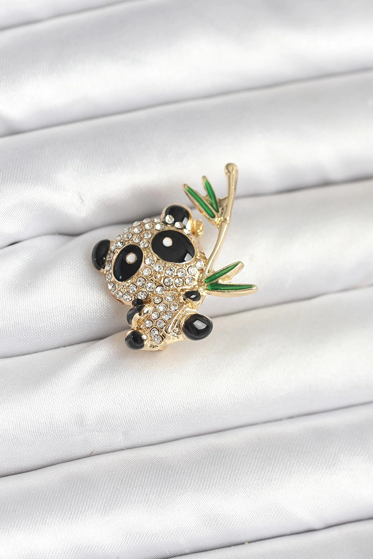 Buti̇k Panda Model Broş