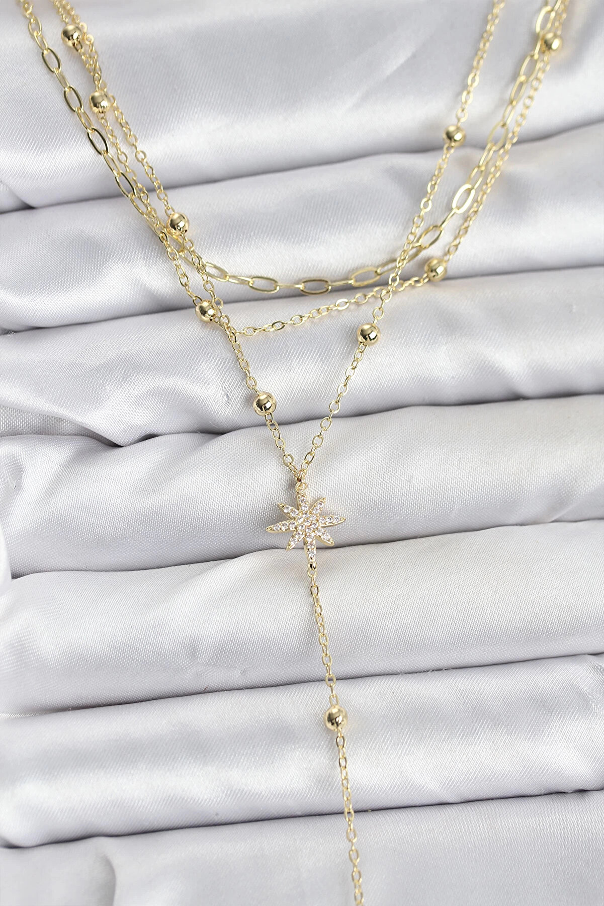 Buti̇k Pi̇ri̇n&ccedil; Gold Renk Kutup Yıldızı Detaylı 3 L&uuml; Kombi̇n Kadın Kolye