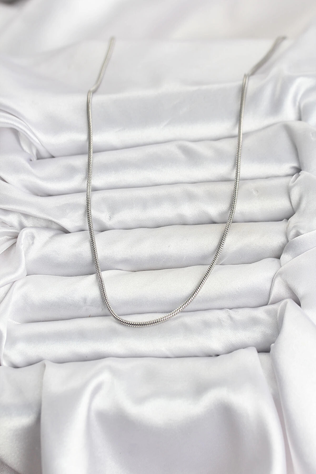 Buti̇k 316L &Ccedil;eli̇k Zi̇nci̇r G&uuml;m&uuml;ş Renk 60 Cm Yılan Zi̇nci̇r Kadın Kolye