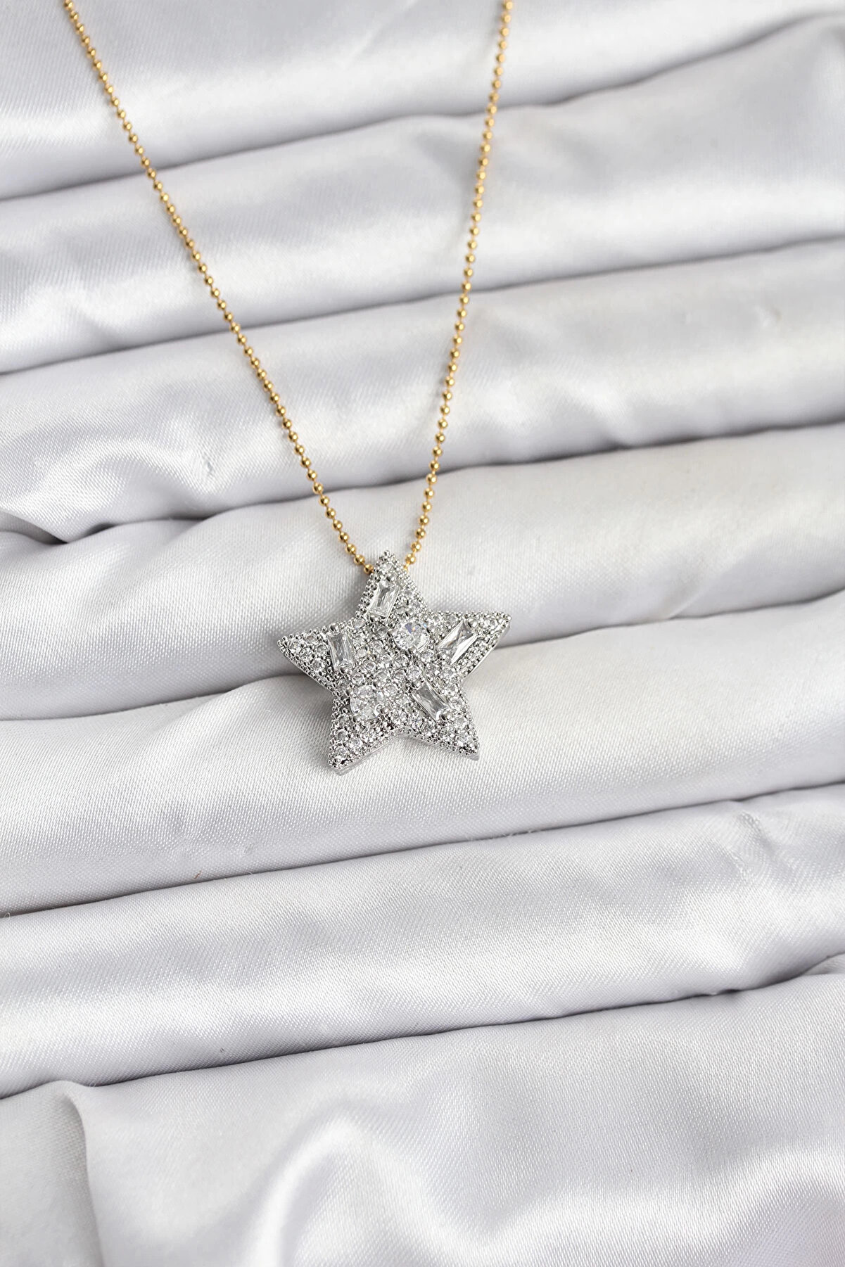 Buti̇k 316L &Ccedil;eli̇k Zi̇nci̇r Gold Renk Zi̇nci̇rli̇ G&uuml;m&uuml;ş Yıldız Model Kadın Kolye