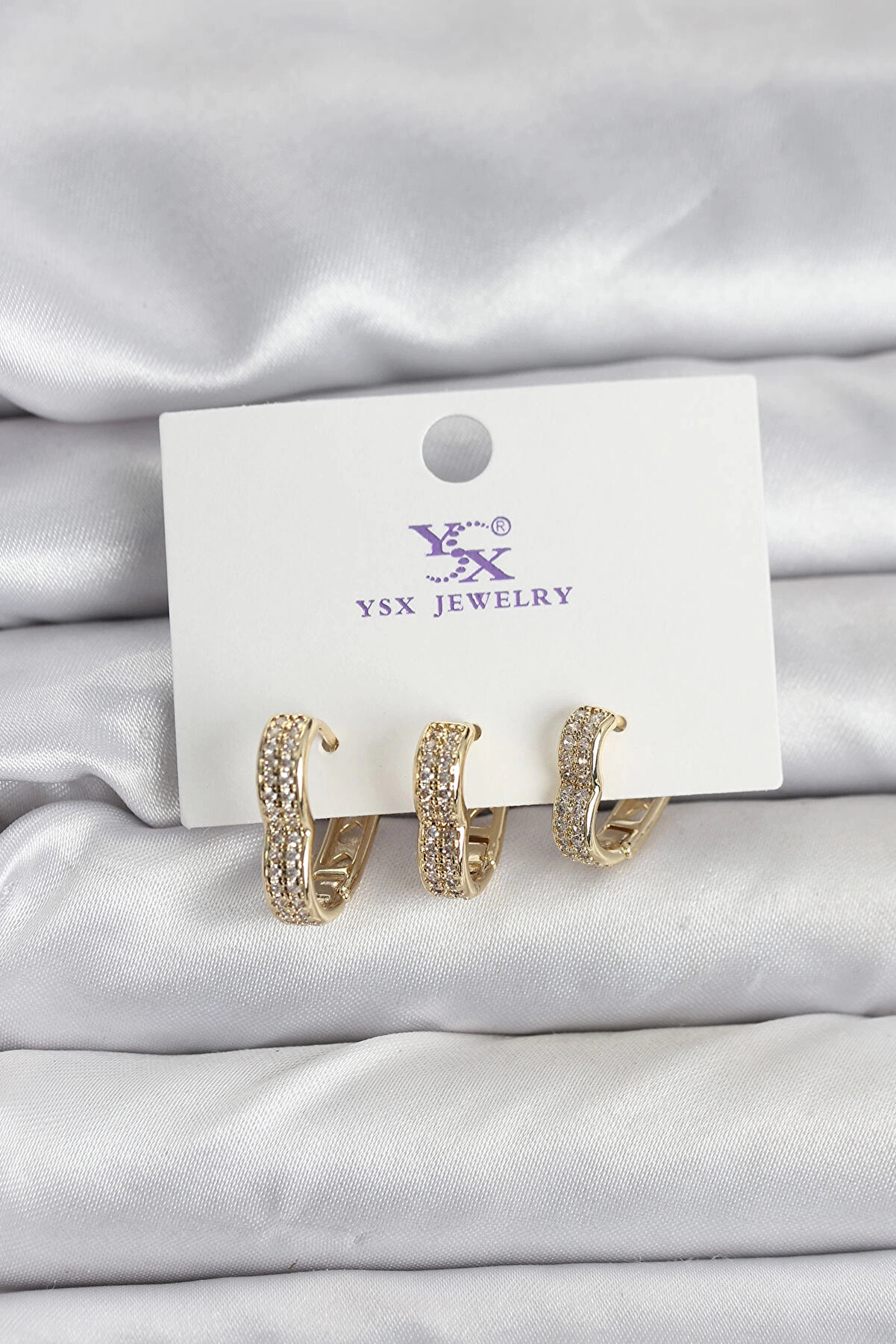 Buti̇k Gold Renk Pi̇ri̇n&ccedil; Zi̇rkon Taşlı Kalpli̇ Kadın K&uuml;pe