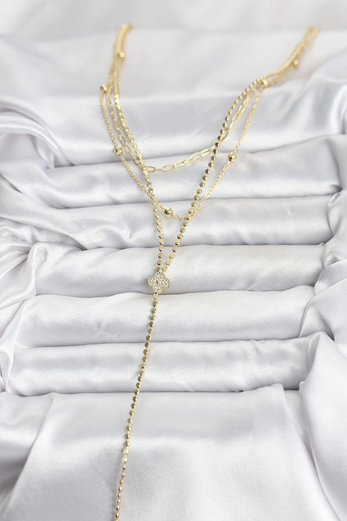 Buti̇k Pi̇ri̇n&ccedil; Gold Renk Zi̇rkon Taşlı Yonca Model Detaylı 3 L&uuml; Kombi̇n Y Kadın Kolye