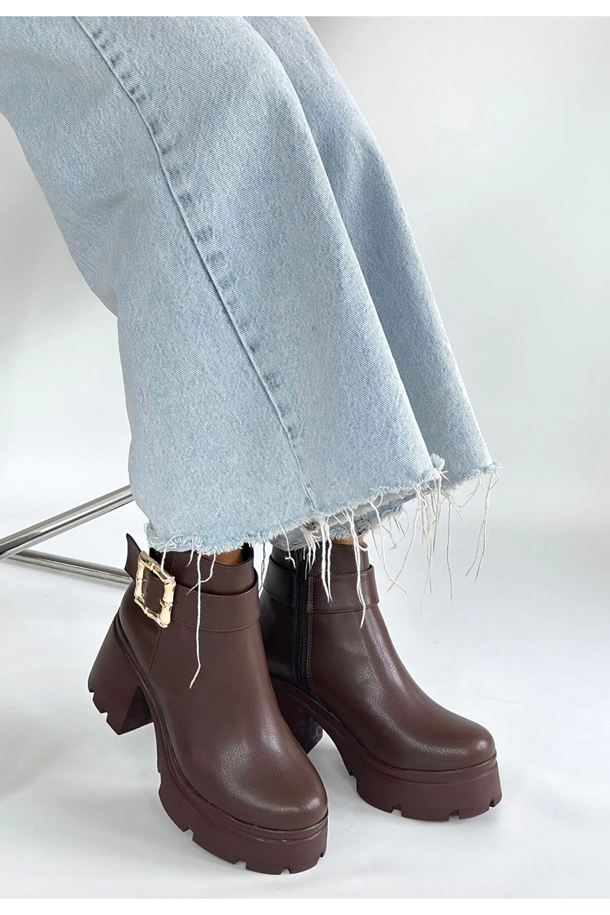 Buti̇k Pi̇nma Kahverengi̇ Ci̇lt Topuklu Bot