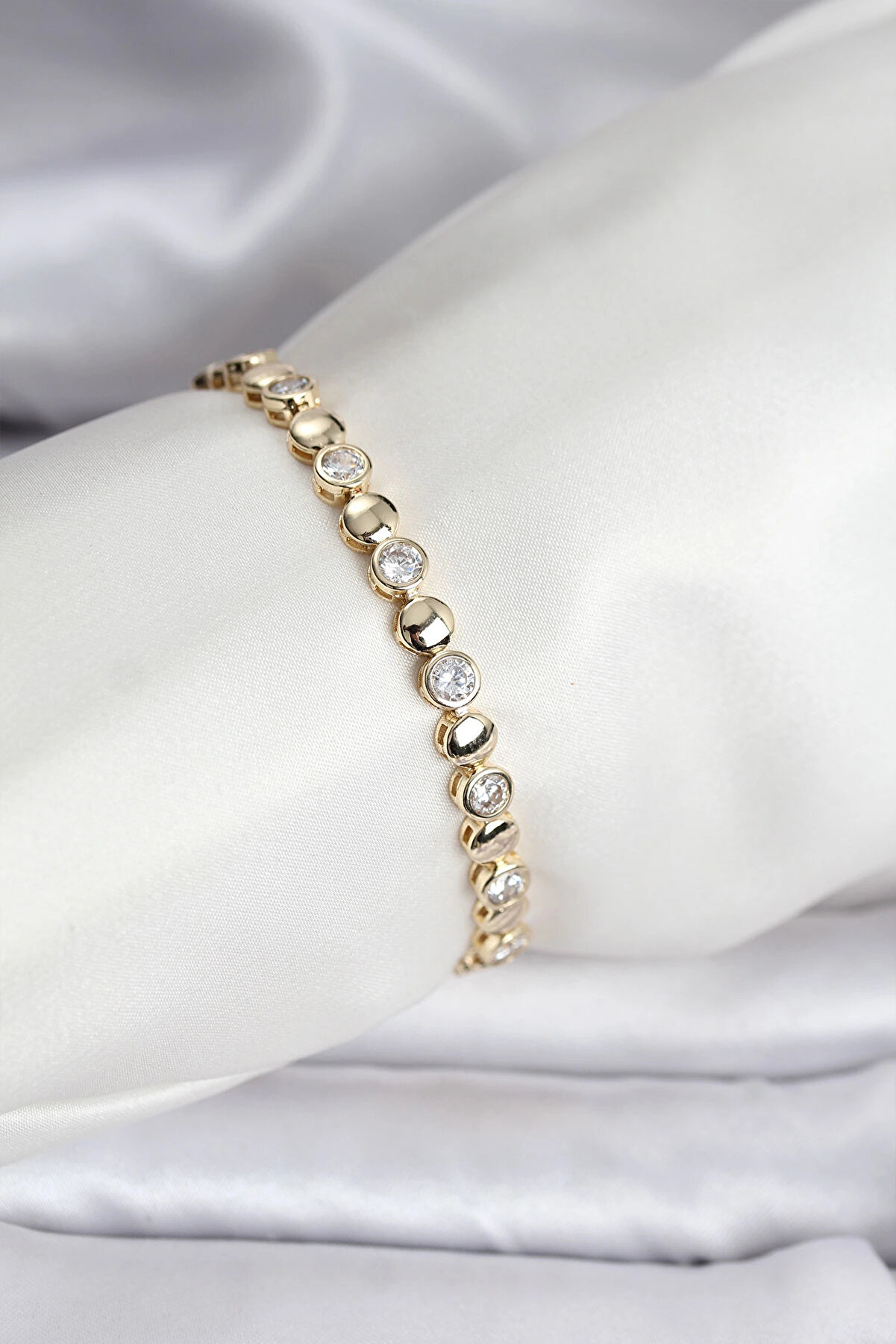 Sorvi̇enne 14K Gold Renk Kaplama Zi̇rkon Taşlı Cm Kadın Bi̇lekli̇k