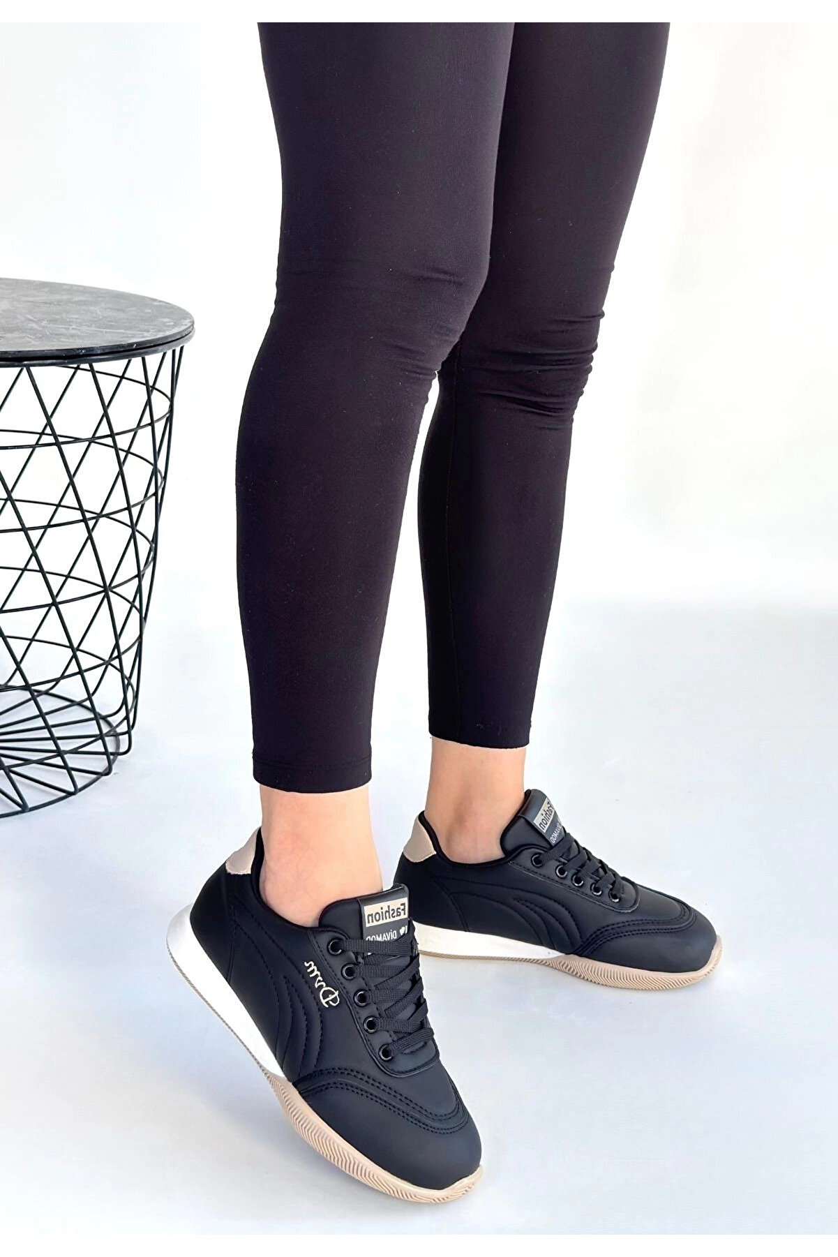 Buti̇k Tawen Si̇yah Ci̇lt Bej Tabanlı Bağcıklı Spor Ayakkabı