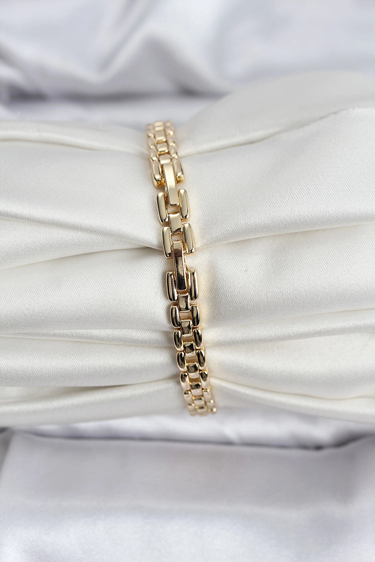 Buti̇k 14K Gold Renk Kaplama Zi̇rkon Kare Taşlı Cm Kadın Bi̇lekli̇k