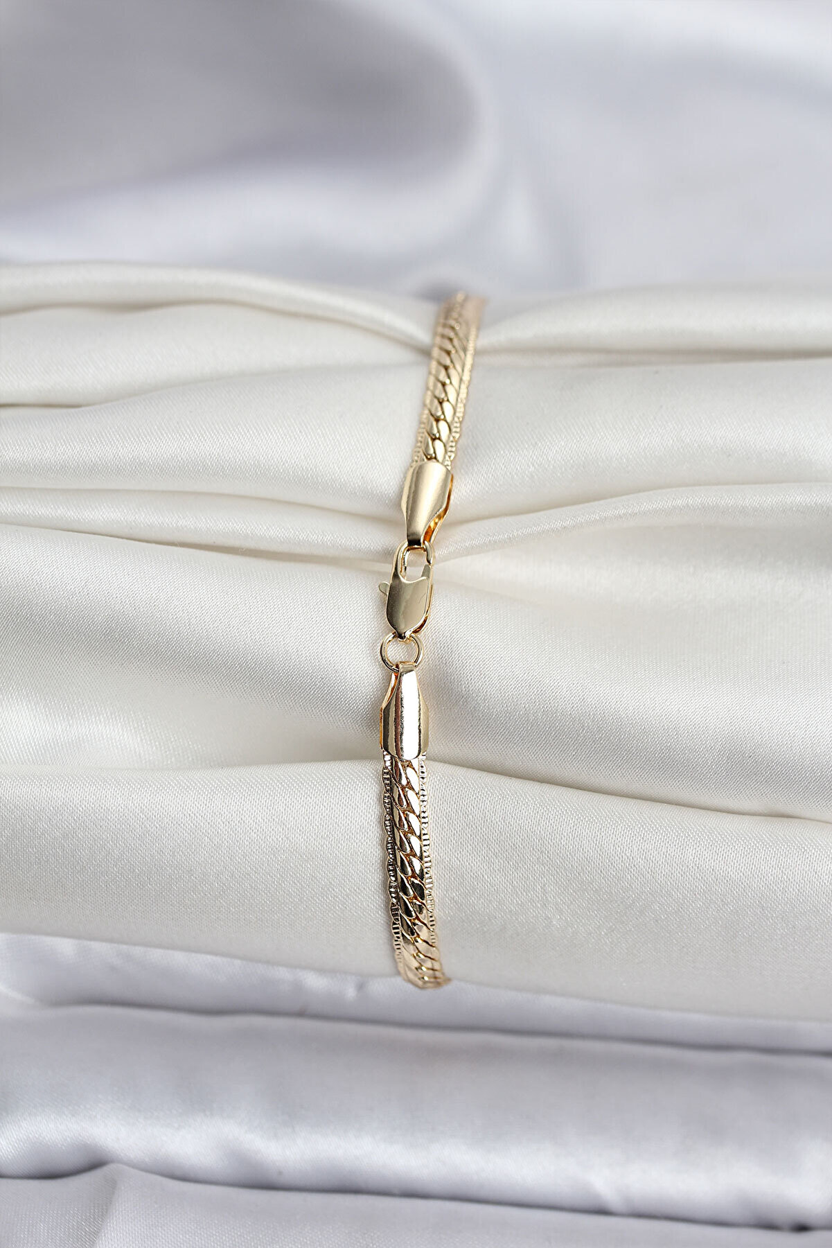 Wi̇ndora 14K Gold Renk Kaplama Lazer Ezme Zi̇nci̇r Model Cm Kadın Bi̇lekli̇k